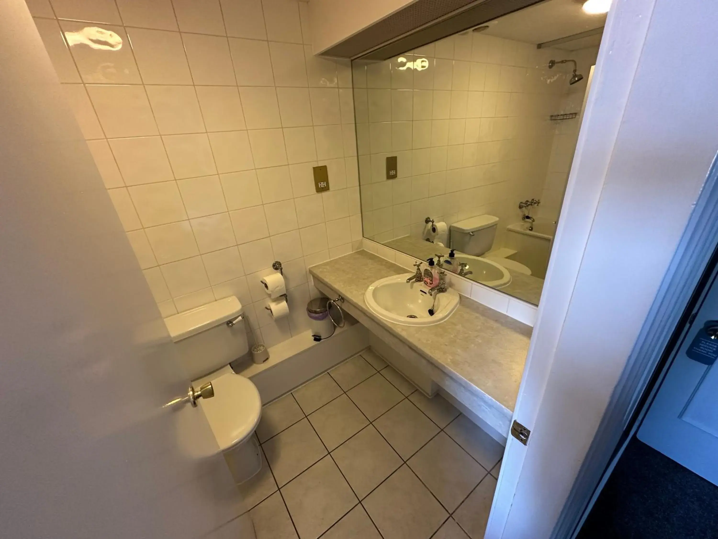 Standard Twin Room in Clarkes Hotel Barrow in Furness Standard Twin Room in Clarkes Hotel Barrow in Furness