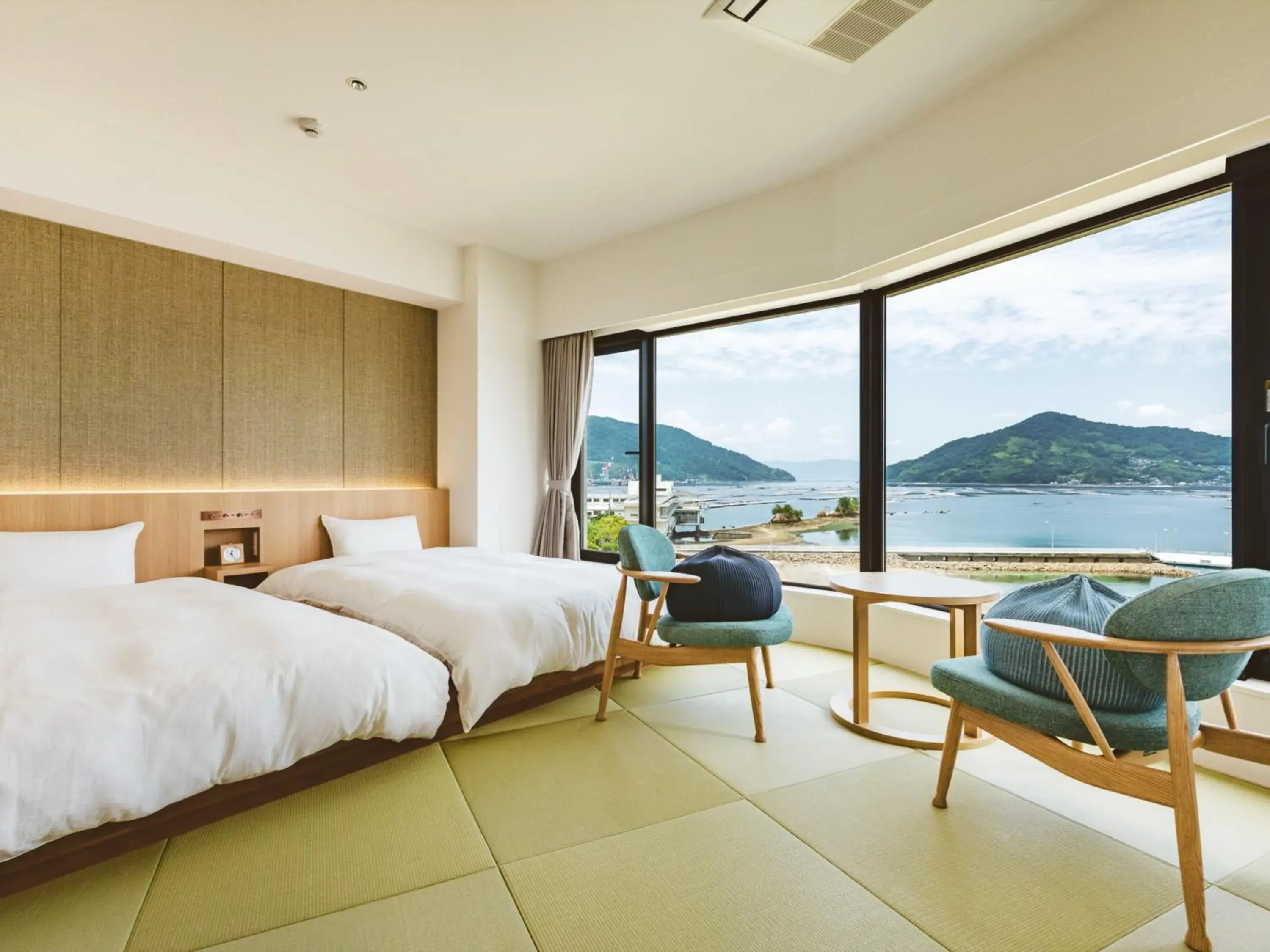 Standard Japanese-Western style room A (without shower and bathtub) in Etajimasou Hotel & SPA Hiroshima Standard Japanese-Western style room A (without shower and bathtub) in Etajimasou Hotel & SPA Hiroshima