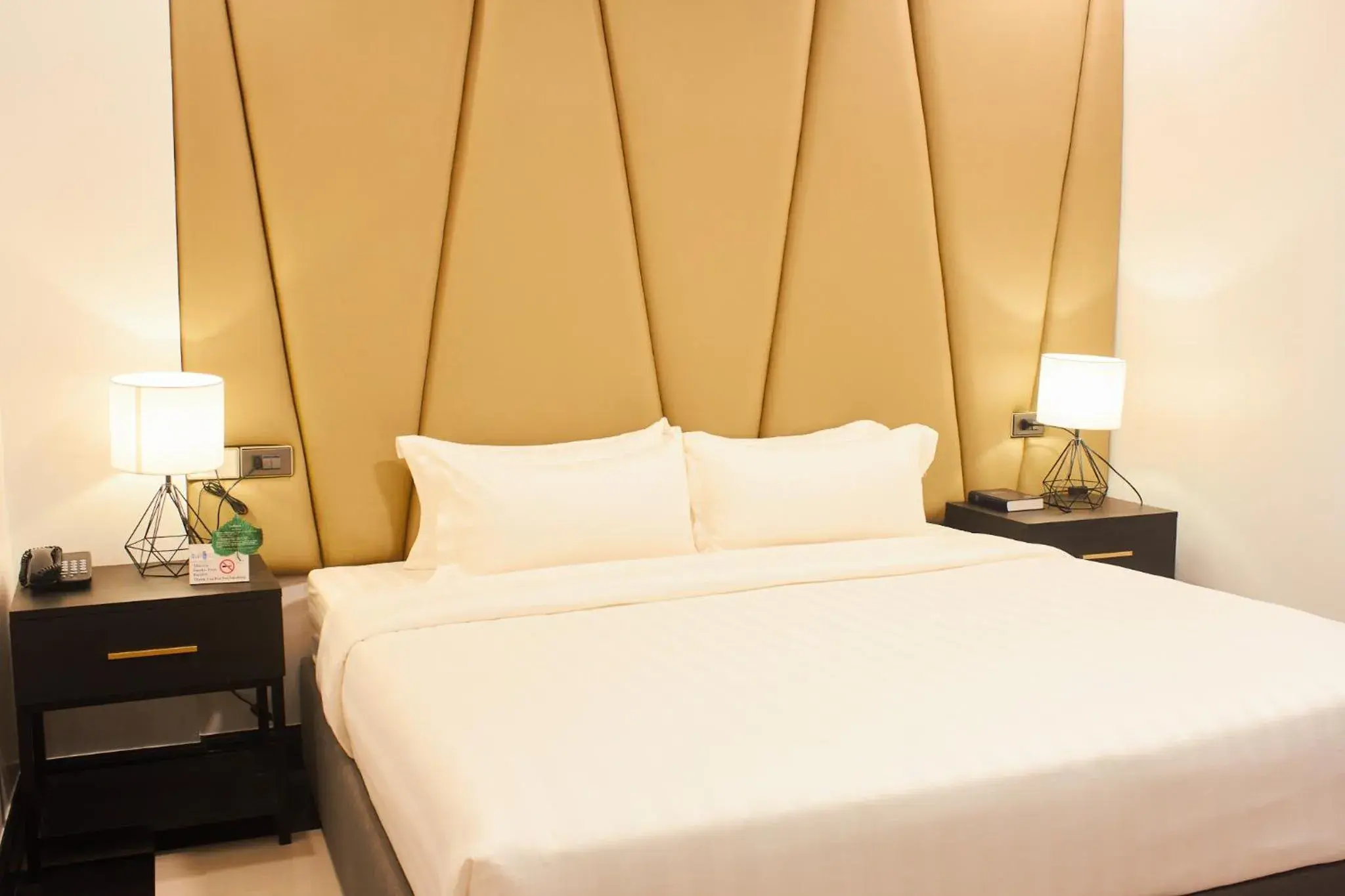 Deluxe King Room in The Blu Hotel Deluxe King Room in The Blu Hotel