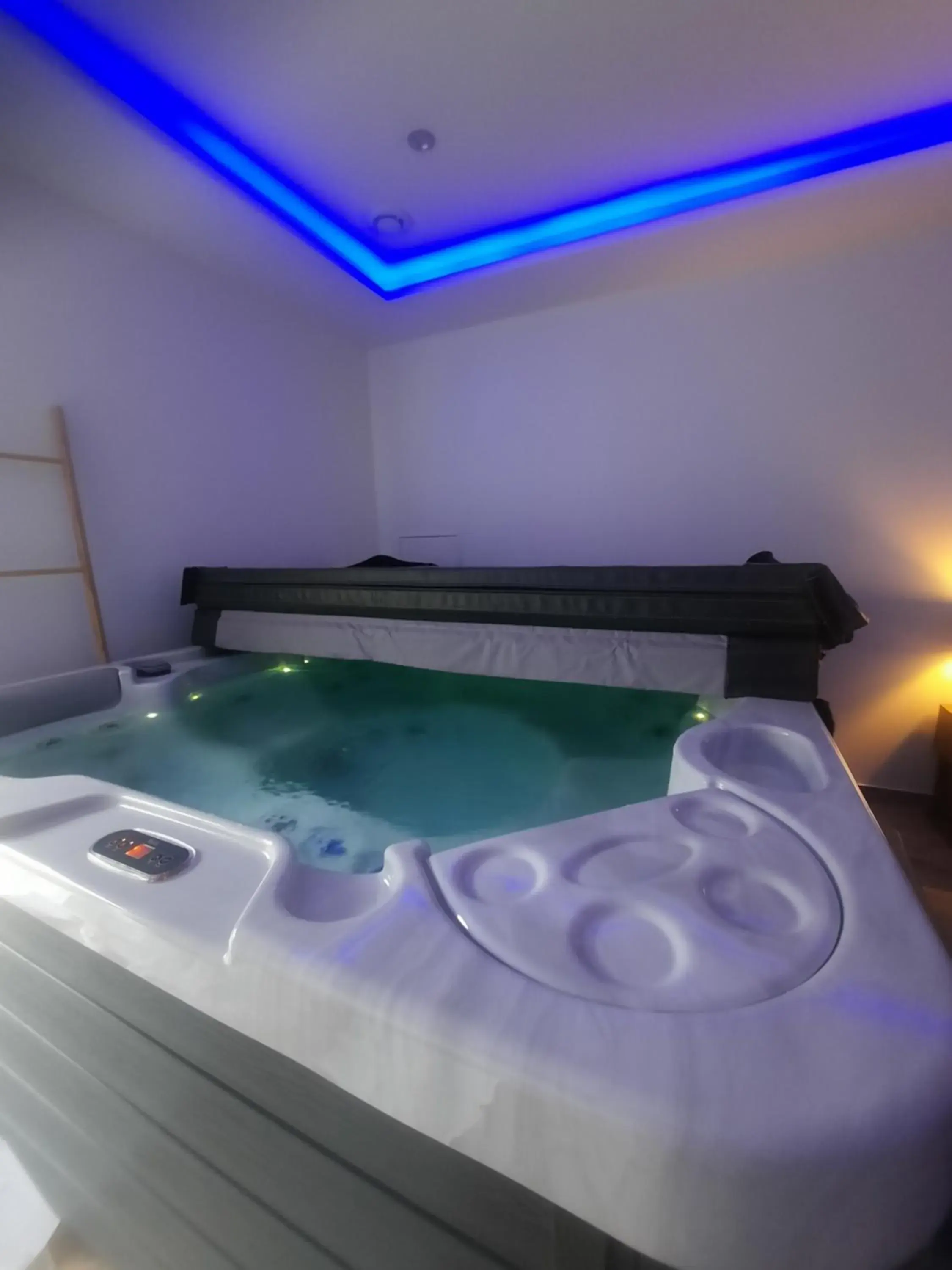 King Room with Spa Bath in Loft Spa Led & bo King Room with Spa Bath in Loft Spa Led & bo