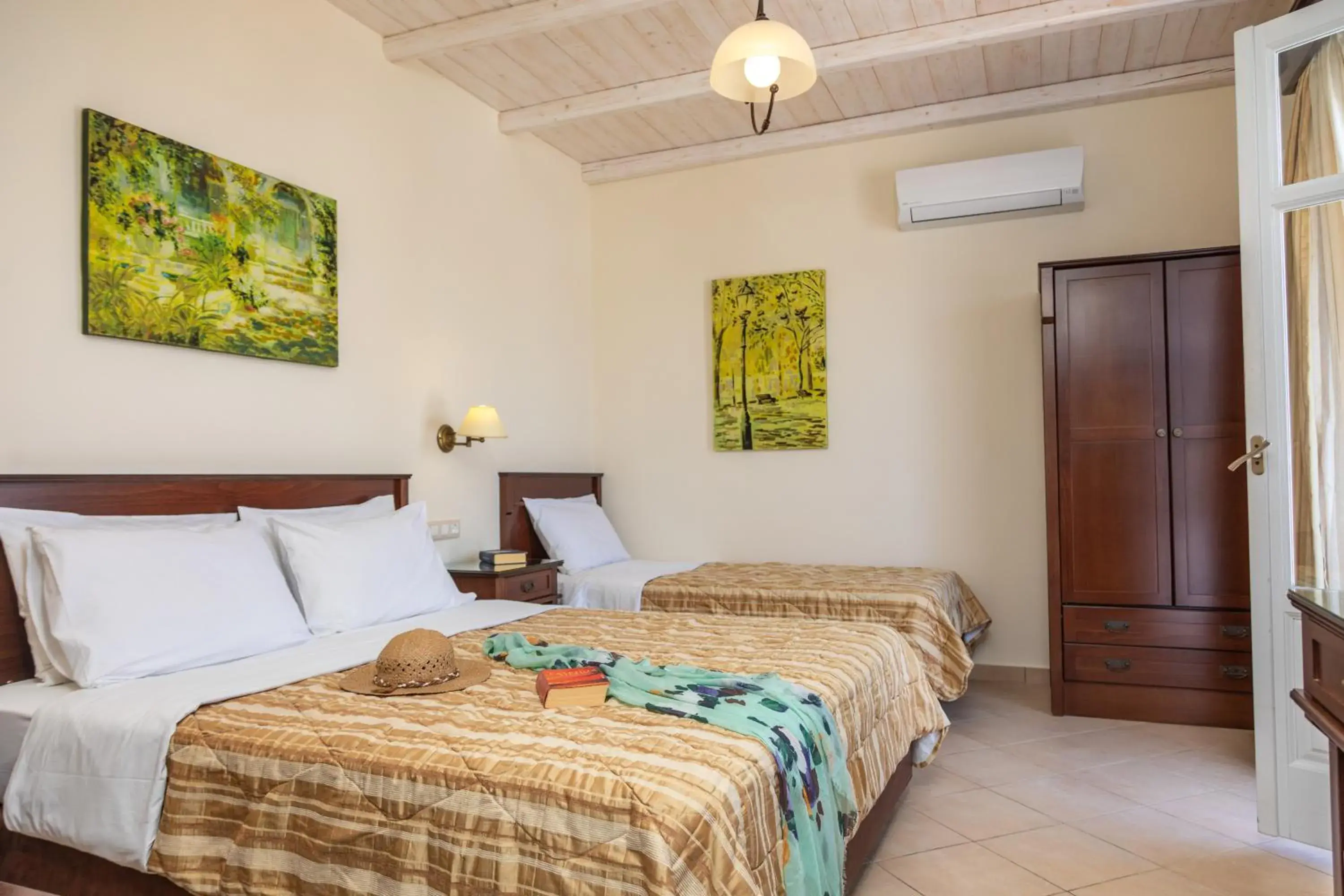 Triple Room in Katerina Hotel Triple Room in Katerina Hotel