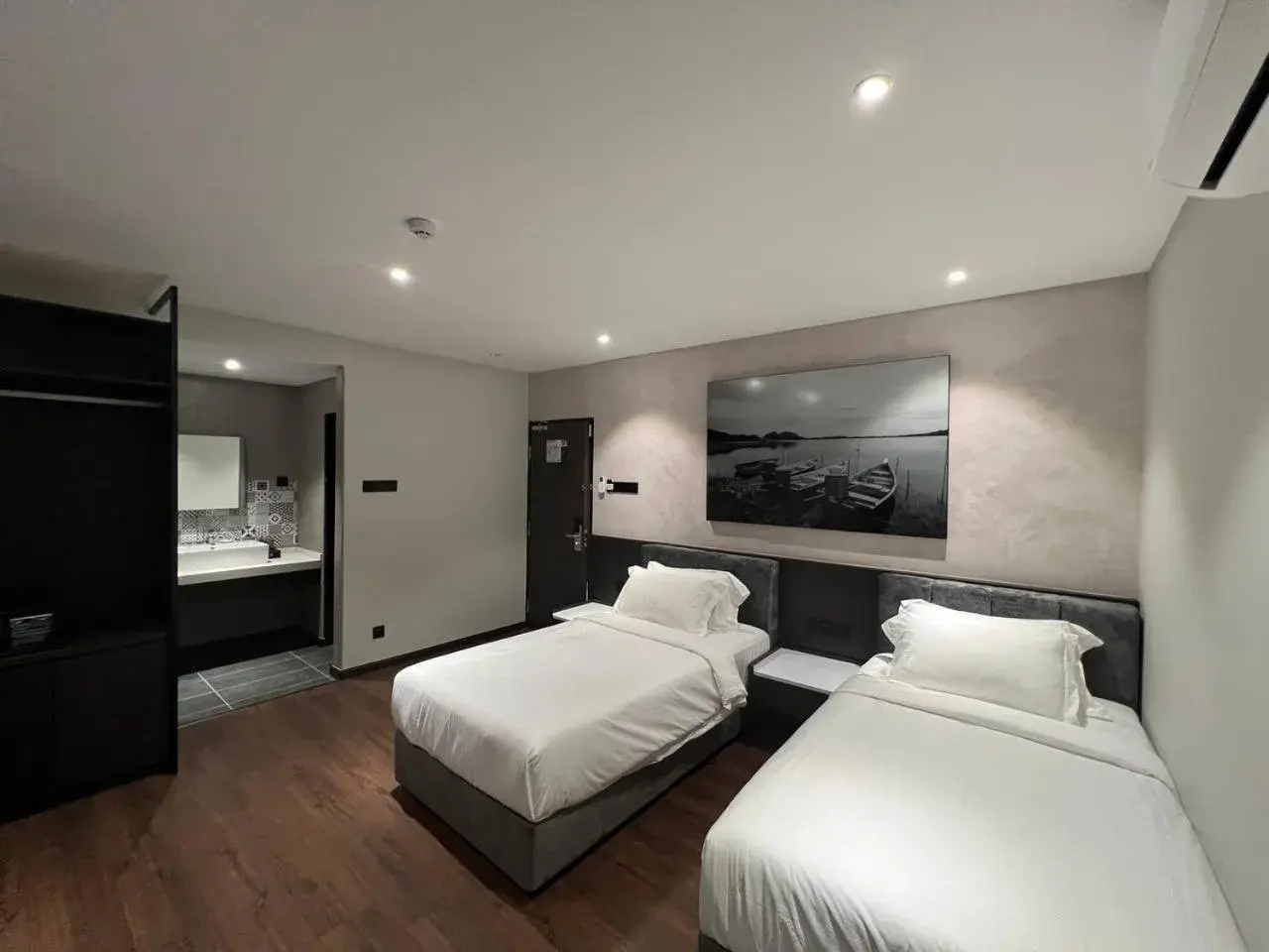 Deluxe Twin Room No Window in ALL IN HOTEL Deluxe Twin Room No Window in ALL IN HOTEL