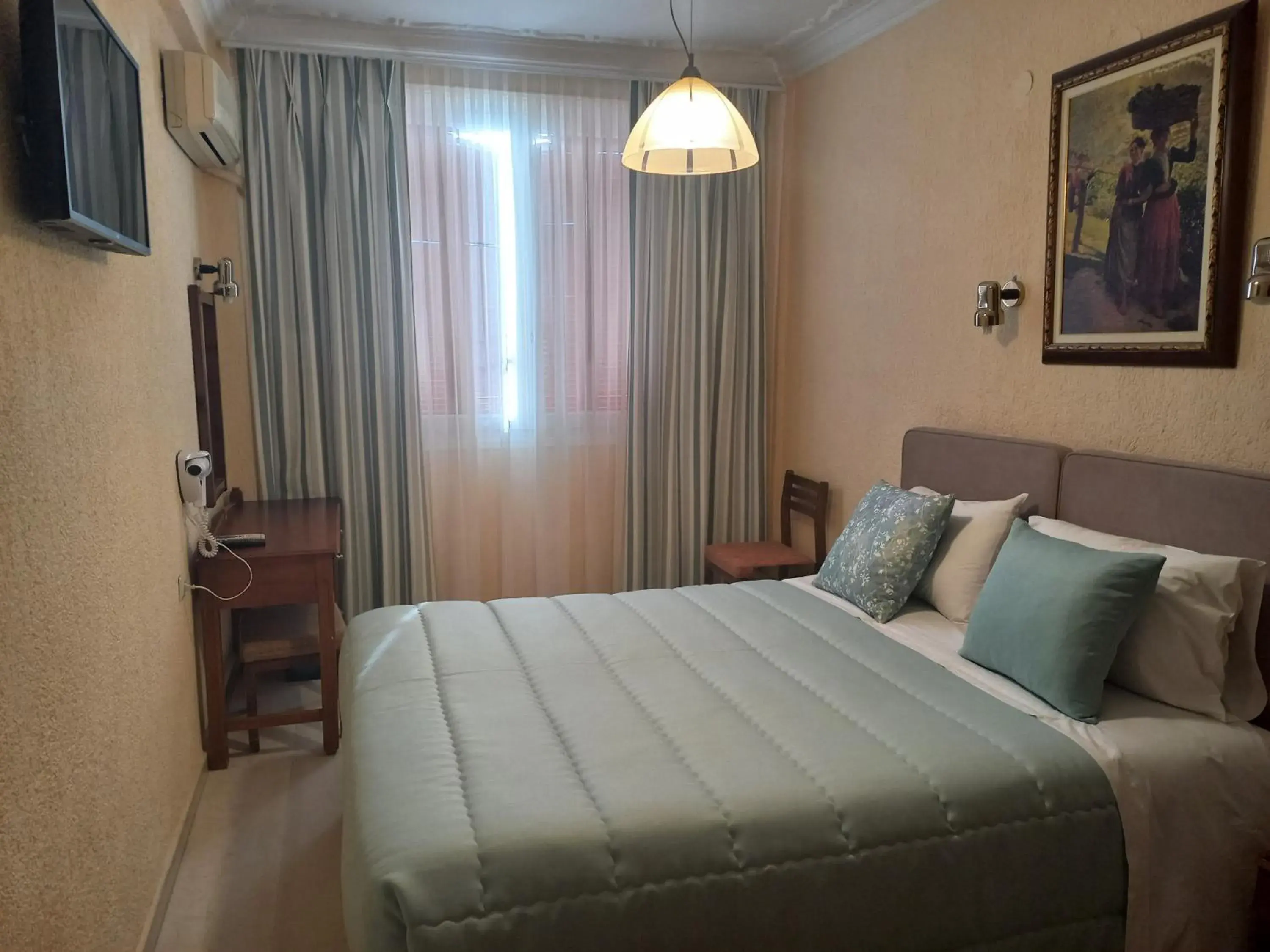 Budget Double Room in Hermes Delphi Hotel Budget Double Room in Hermes Delphi Hotel