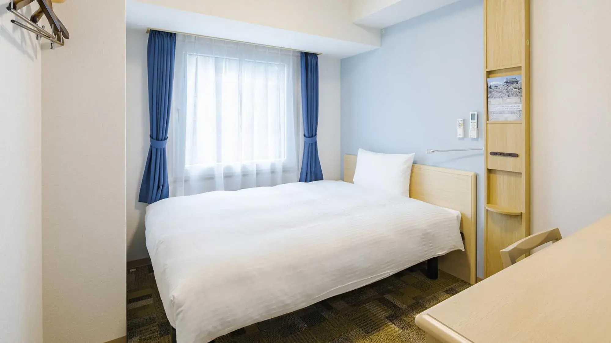 Double Room with Small Double Bed - Non-Smoking in Toyoko Inn Futamatagawa-eki Kita-guchi Double Room with Small Double Bed - Non-Smoking in Toyoko Inn Futamatagawa-eki Kita-guchi