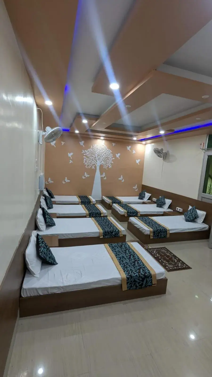 Family Room with Balcony in Hotel Shakuntla Palace - 400 Meters away from Vishnu Pad Temple 7 mins walk Family Room with Balcony in Hotel Shakuntla Palace - 400 Meters away from Vishnu Pad Temple 7 mins walk