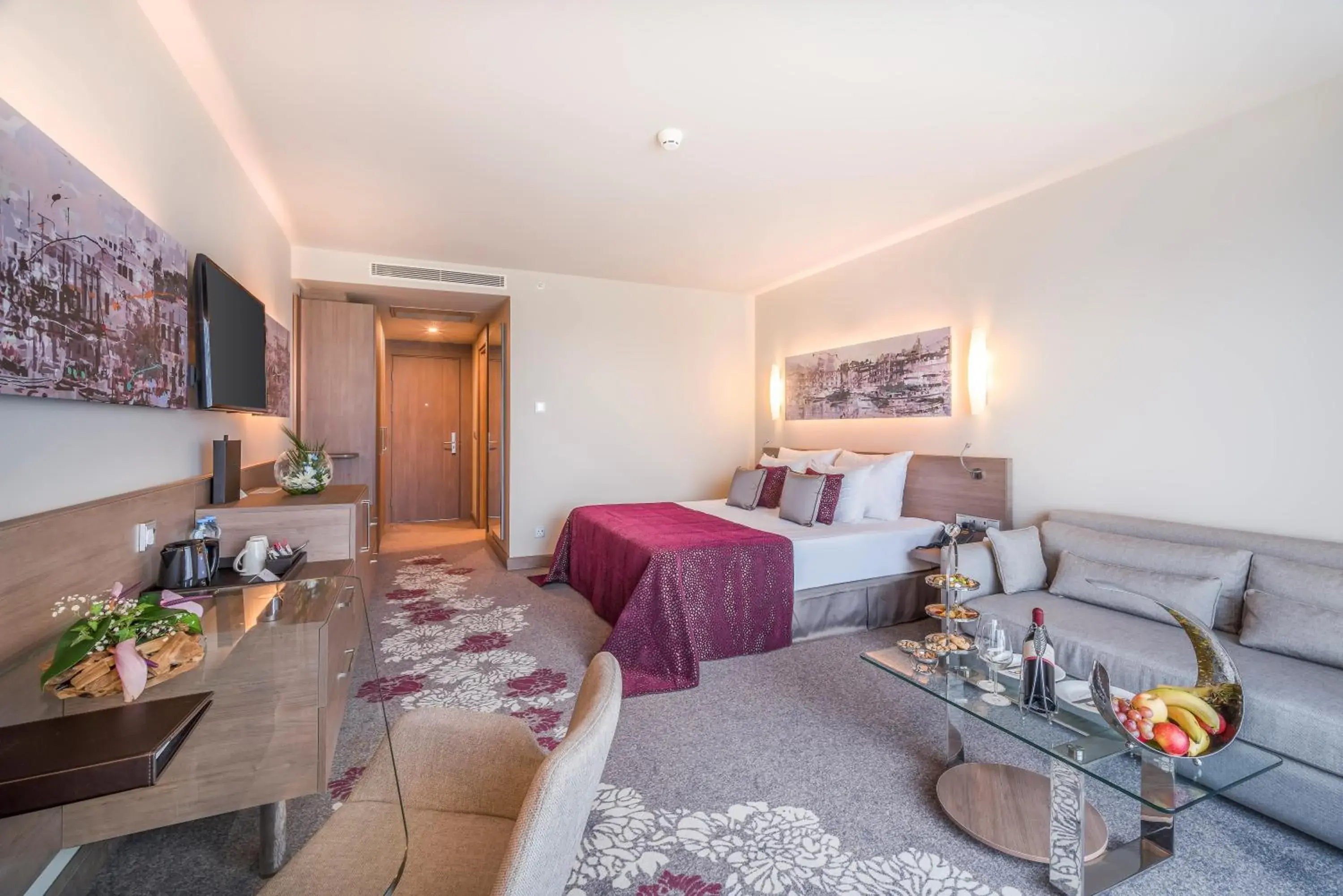 Deluxe Garden View Room in Concorde Luxury Resort & Casino Deluxe Garden View Room in Concorde Luxury Resort & Casino