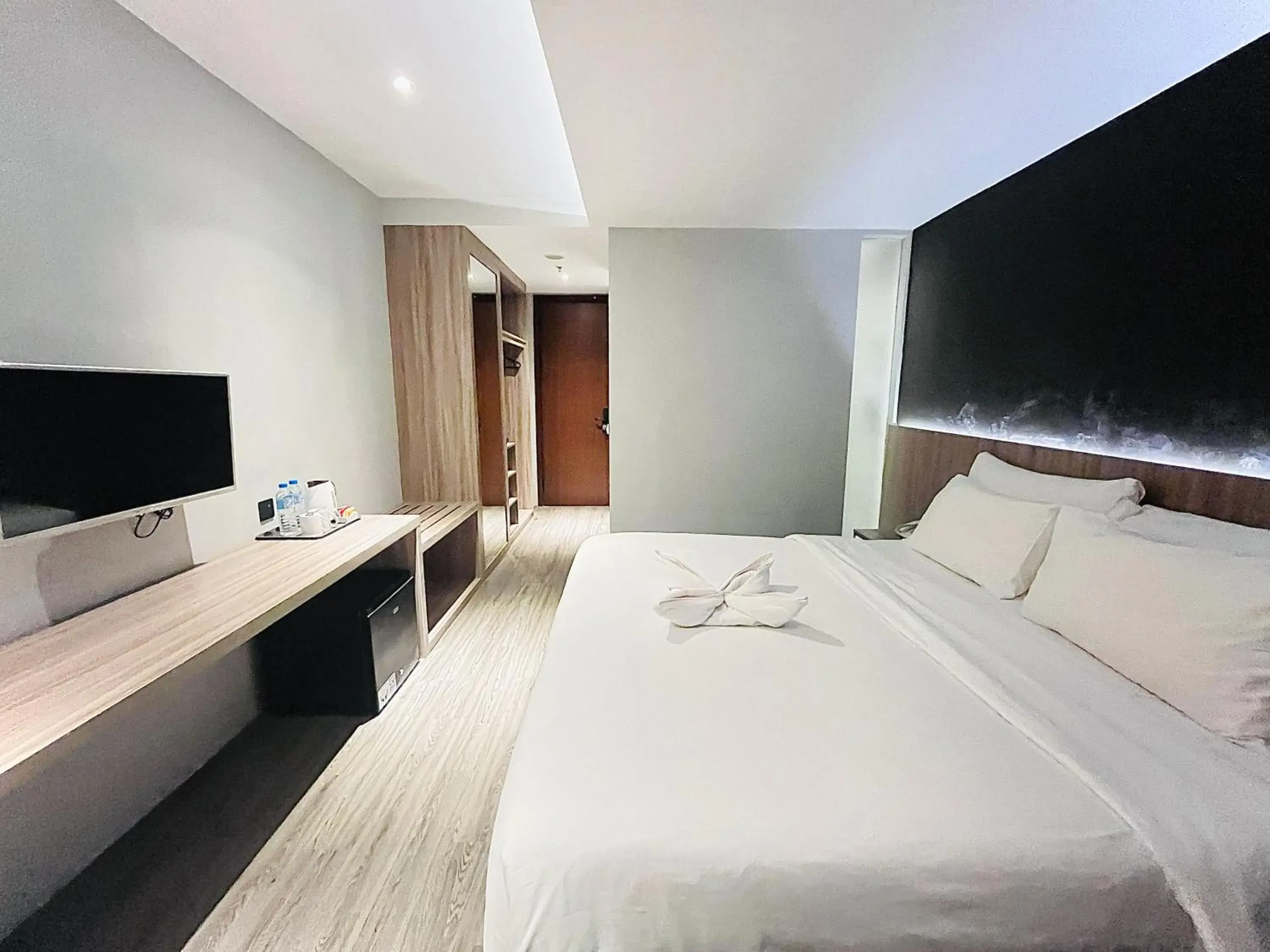 Superior King or Twin Room in Rogers Hotel Manado Superior King or Twin Room in Rogers Hotel Manado