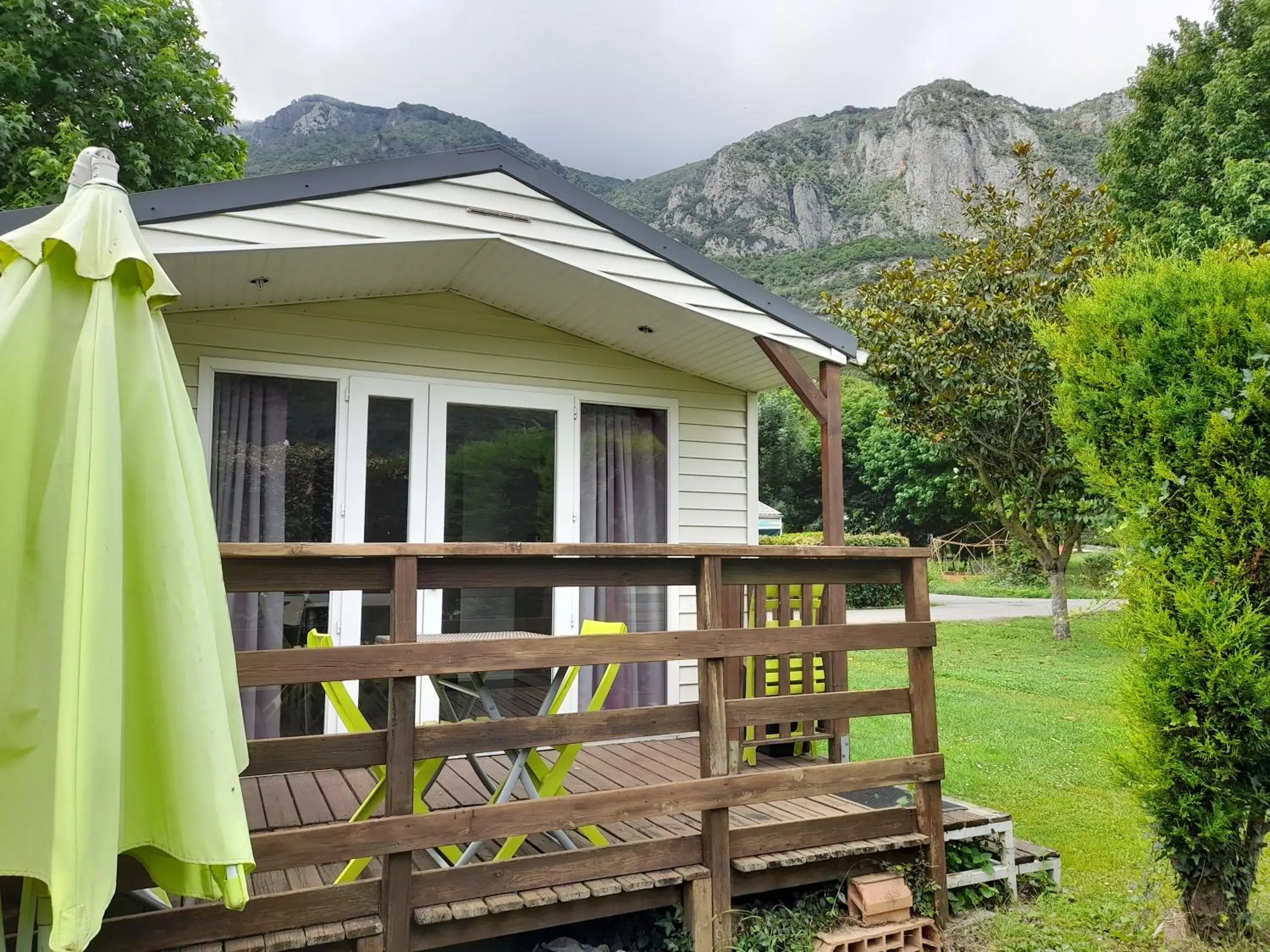 Two-Bedroom Bungalow in Camping écovillage Soleil du Pibeste Two-Bedroom Bungalow in Camping écovillage Soleil du Pibeste