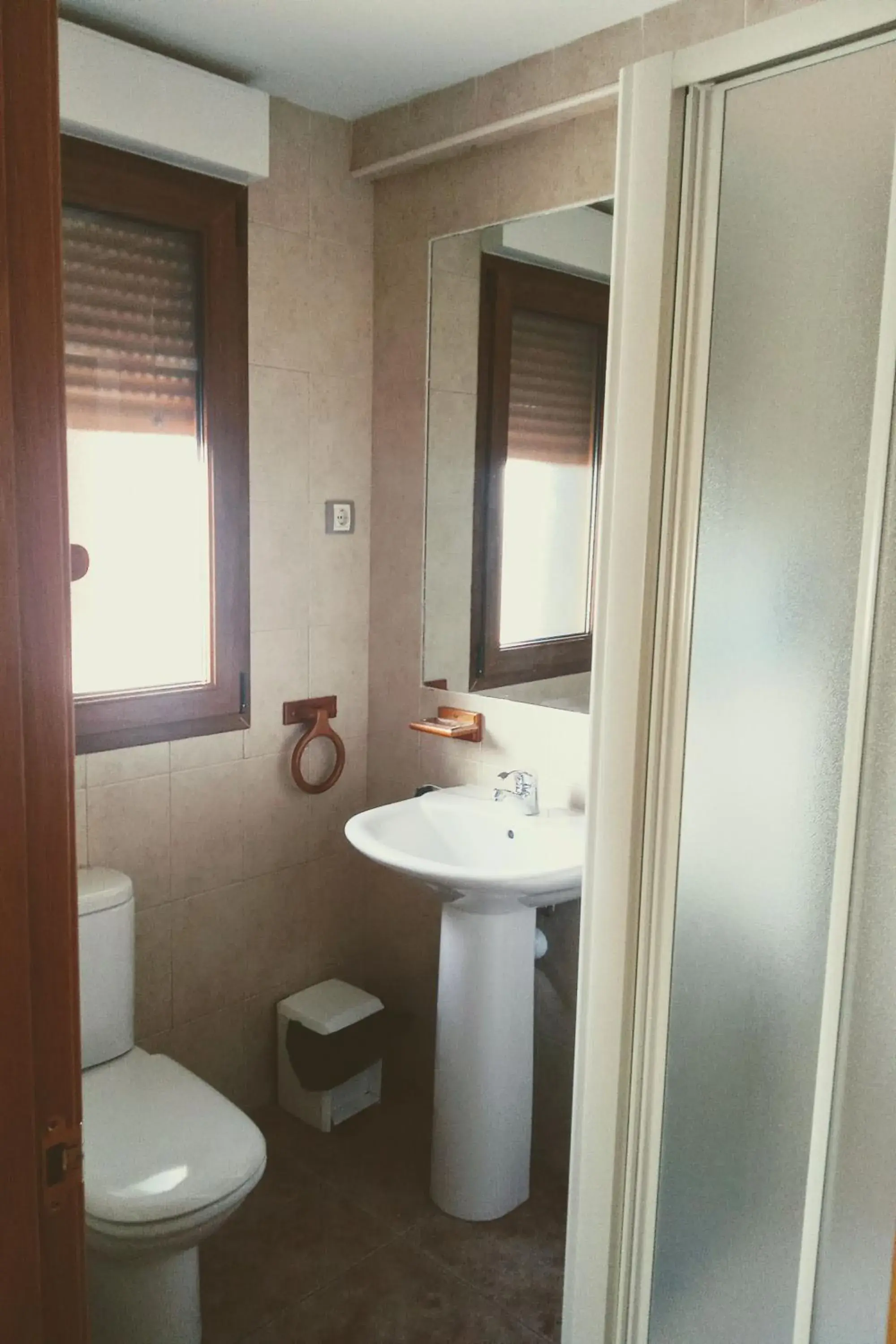 Triple Room in H&G LOZOYUELA Triple Room in H&G LOZOYUELA