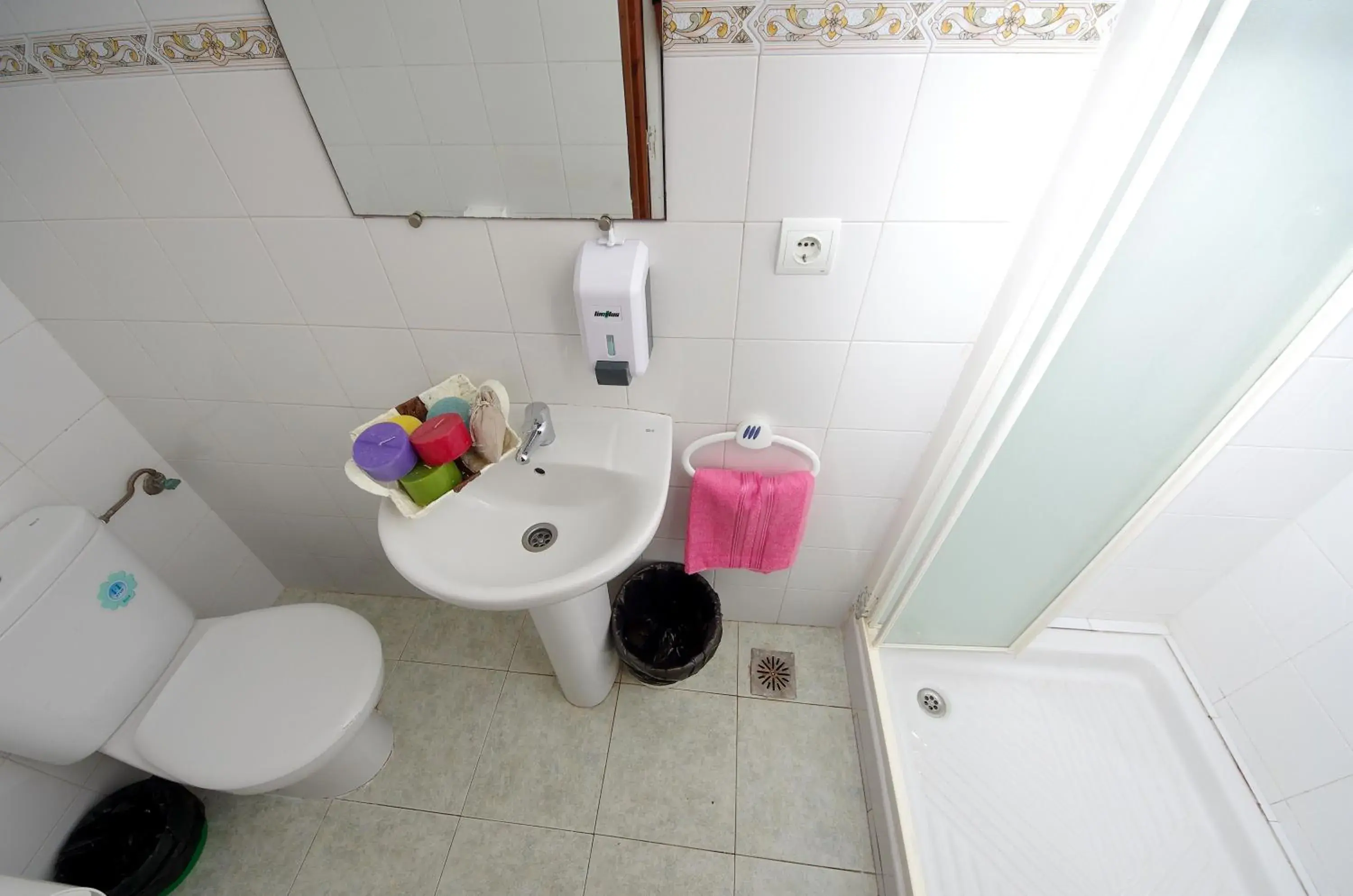 Twin Room with Shared Bathroom in Pensión Aduar Twin Room with Shared Bathroom in Pensión Aduar