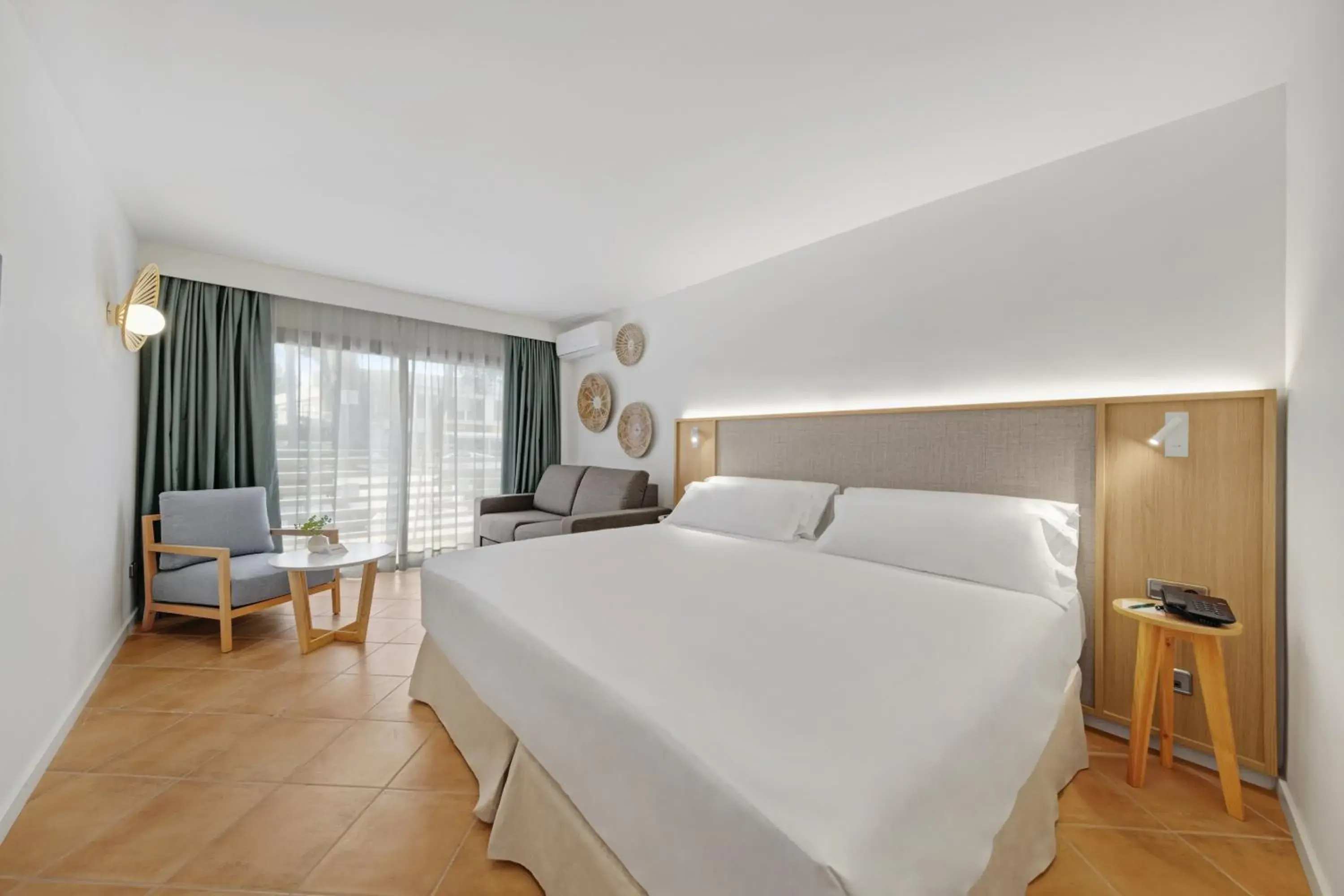 Superior Side Sea View (2 adults + 1 child) in Occidental Cala Viñas Superior Side Sea View (2 adults + 1 child) in Occidental Cala Viñas