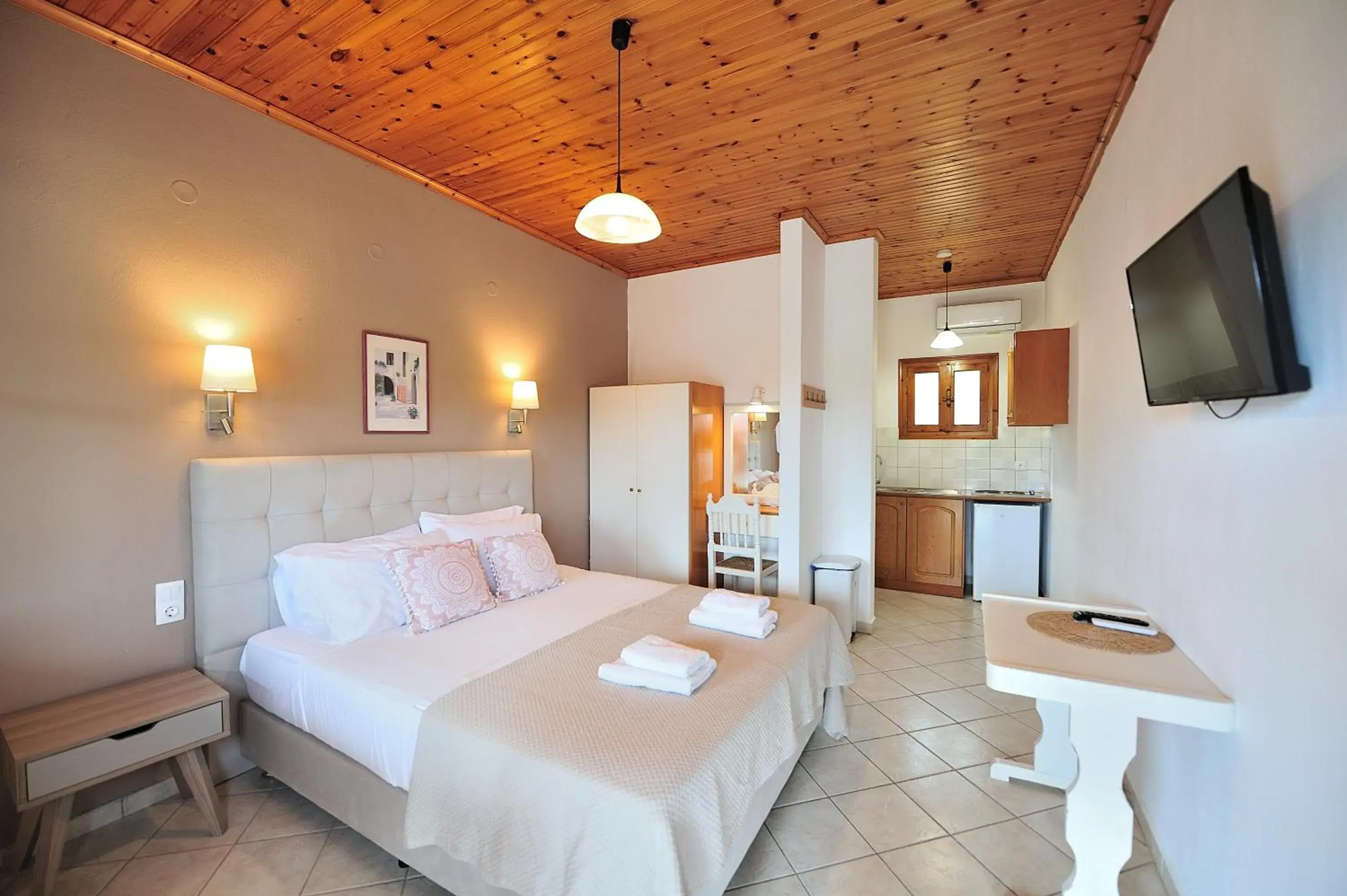 Economy Double or Twin Room in Vista Mare Skiathos Economy Double or Twin Room in Vista Mare Skiathos