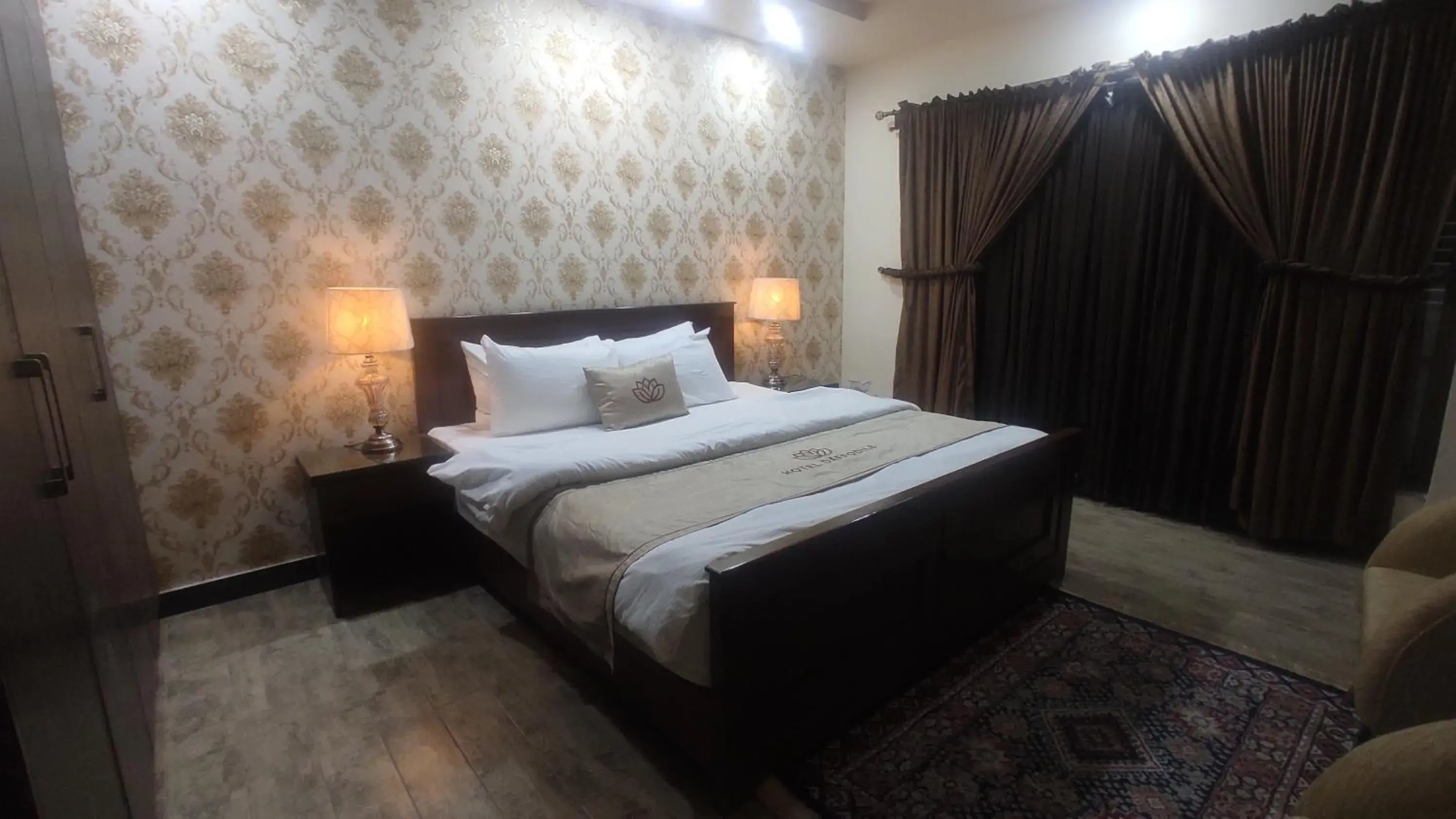 Deluxe Double Room (2 Adults + 1 Child) in Hotel Daffodils Deluxe Double Room (2 Adults + 1 Child) in Hotel Daffodils