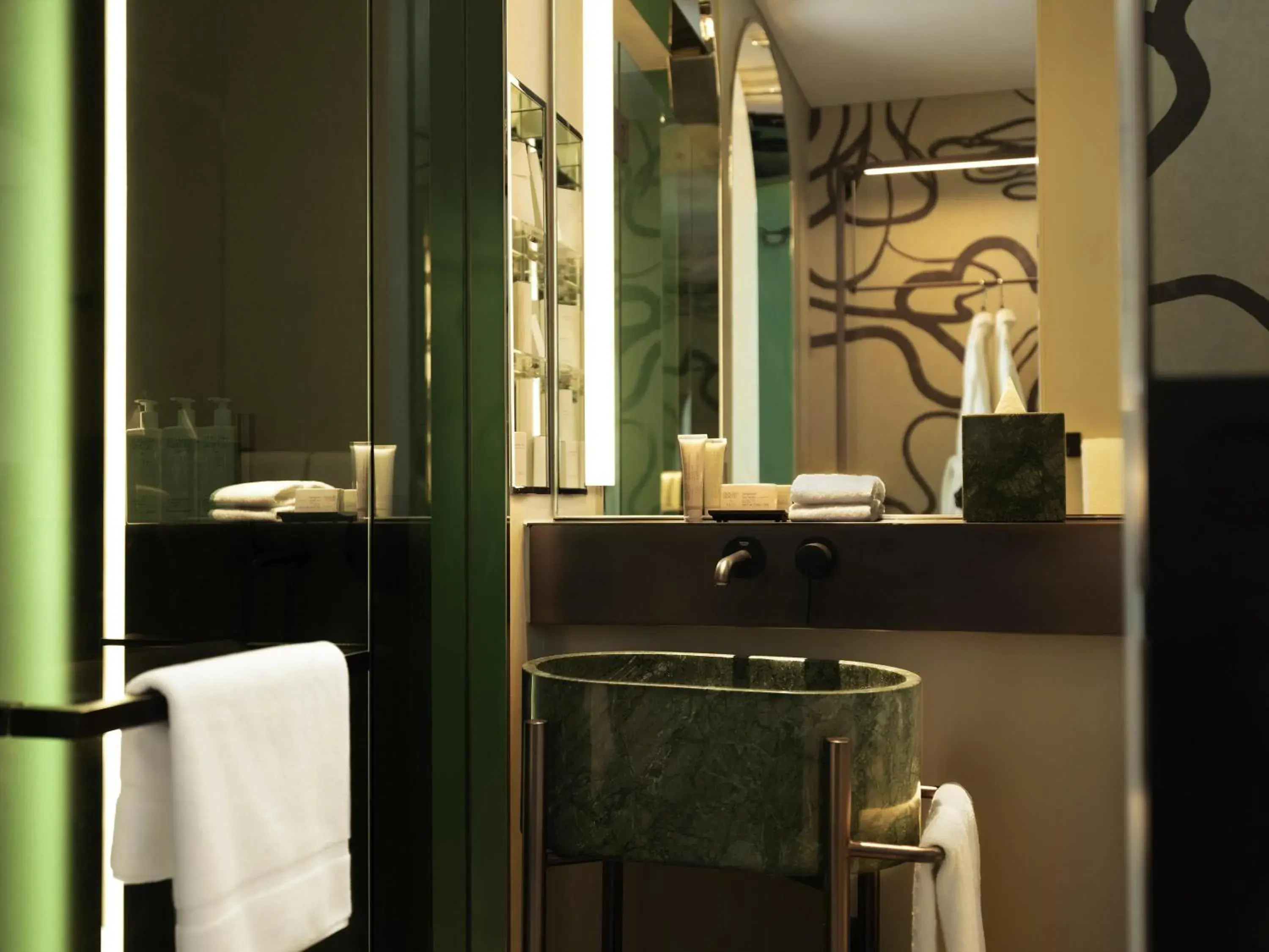 Signature City Twin in Mondrian Singapore Duxton Signature City Twin in Mondrian Singapore Duxton