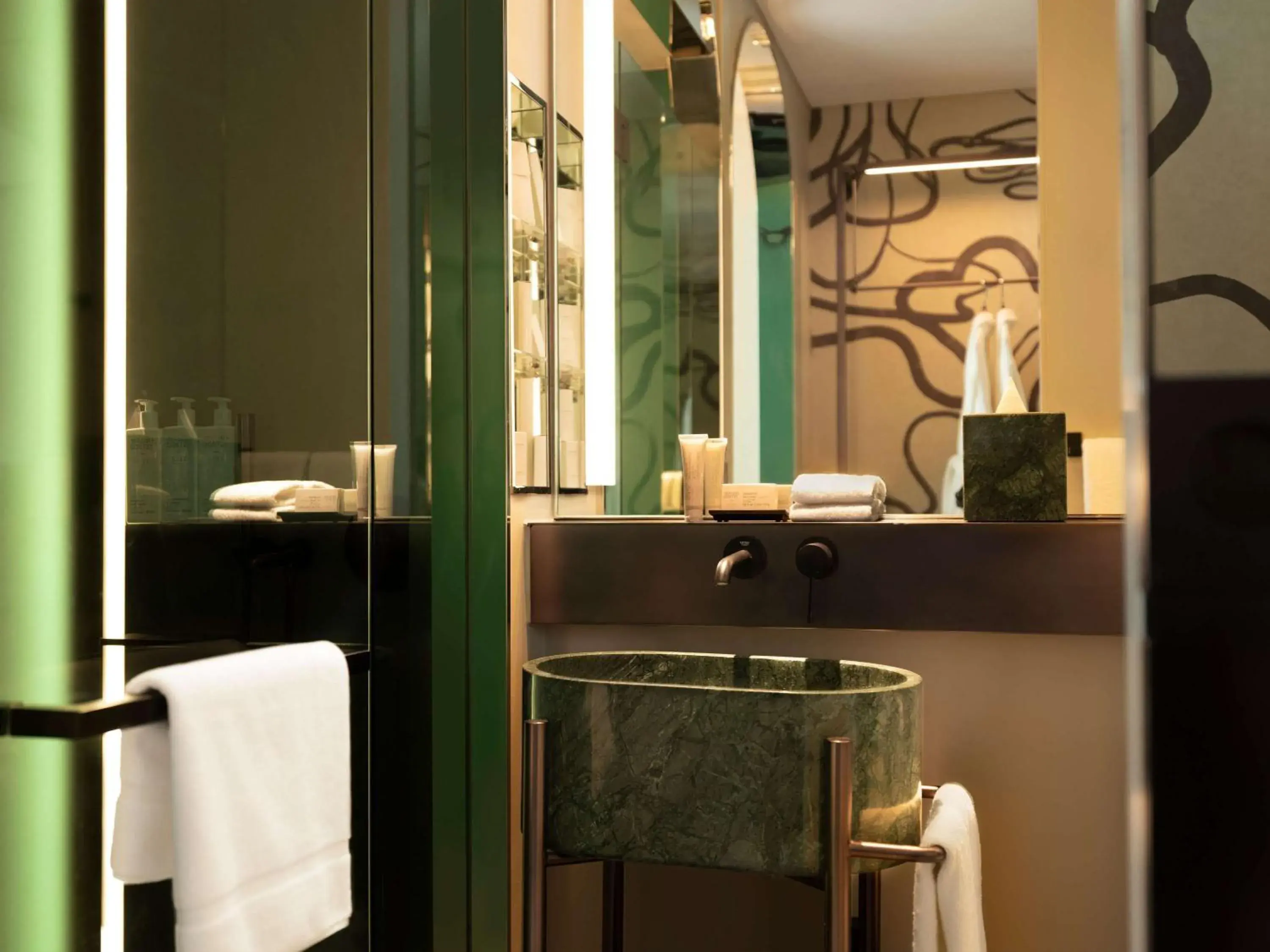 Executive King with Club Benefits in Mondrian Singapore Duxton Executive King with Club Benefits in Mondrian Singapore Duxton