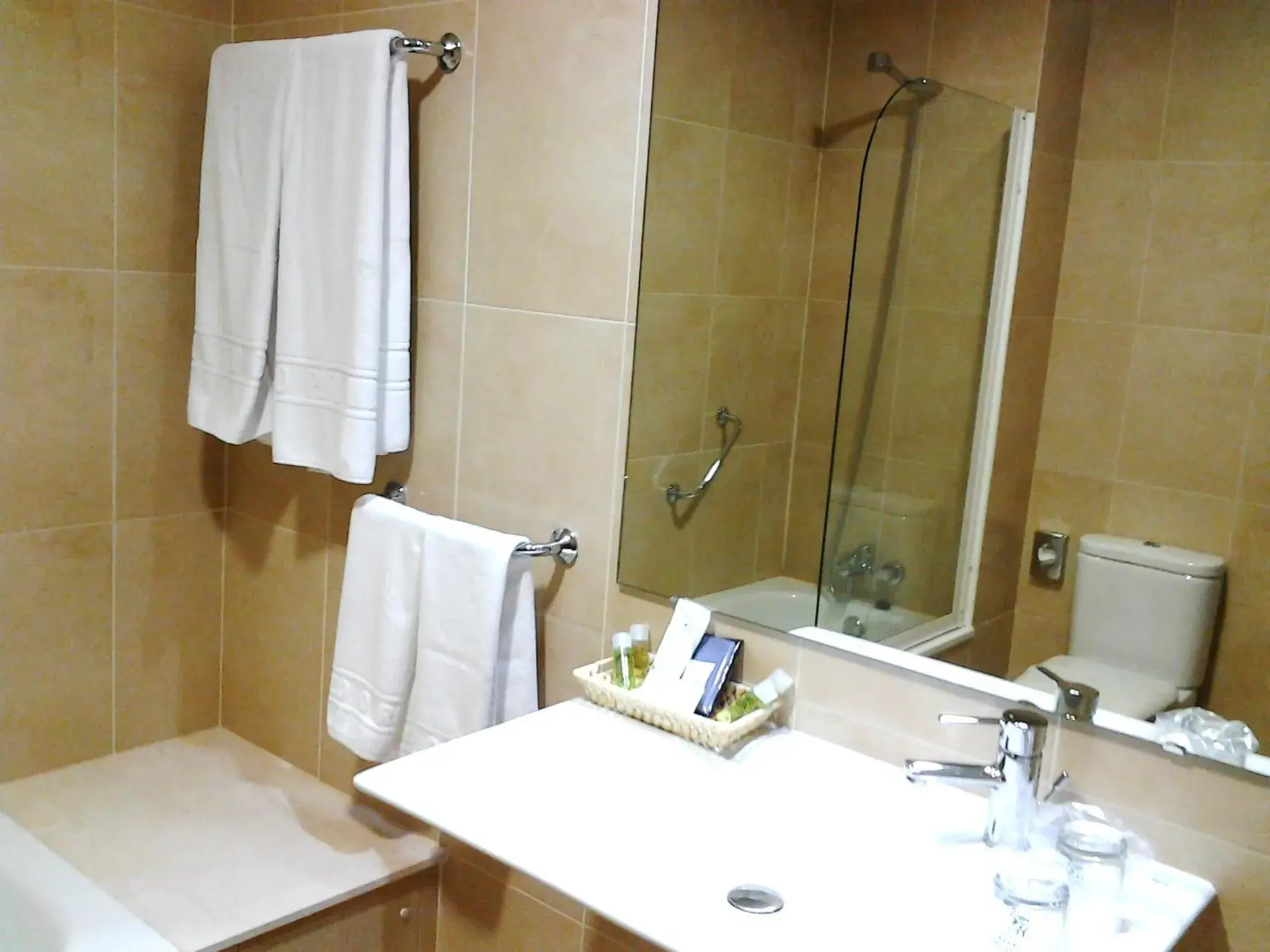 Standard Quadruple Room in Hotel Pazo O Rial Standard Quadruple Room in Hotel Pazo O Rial