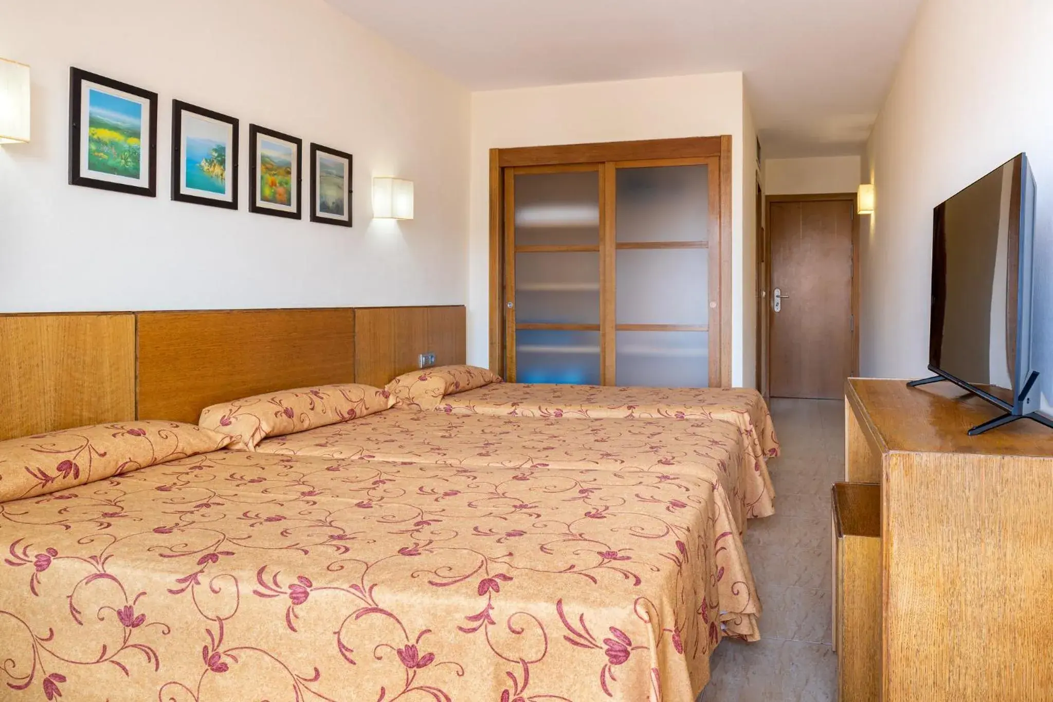 Superior Twin Room (2 adults) in htop Palm Beach & SPA #htopEnjoy Superior Twin Room (2 adults) in htop Palm Beach & SPA #htopEnjoy