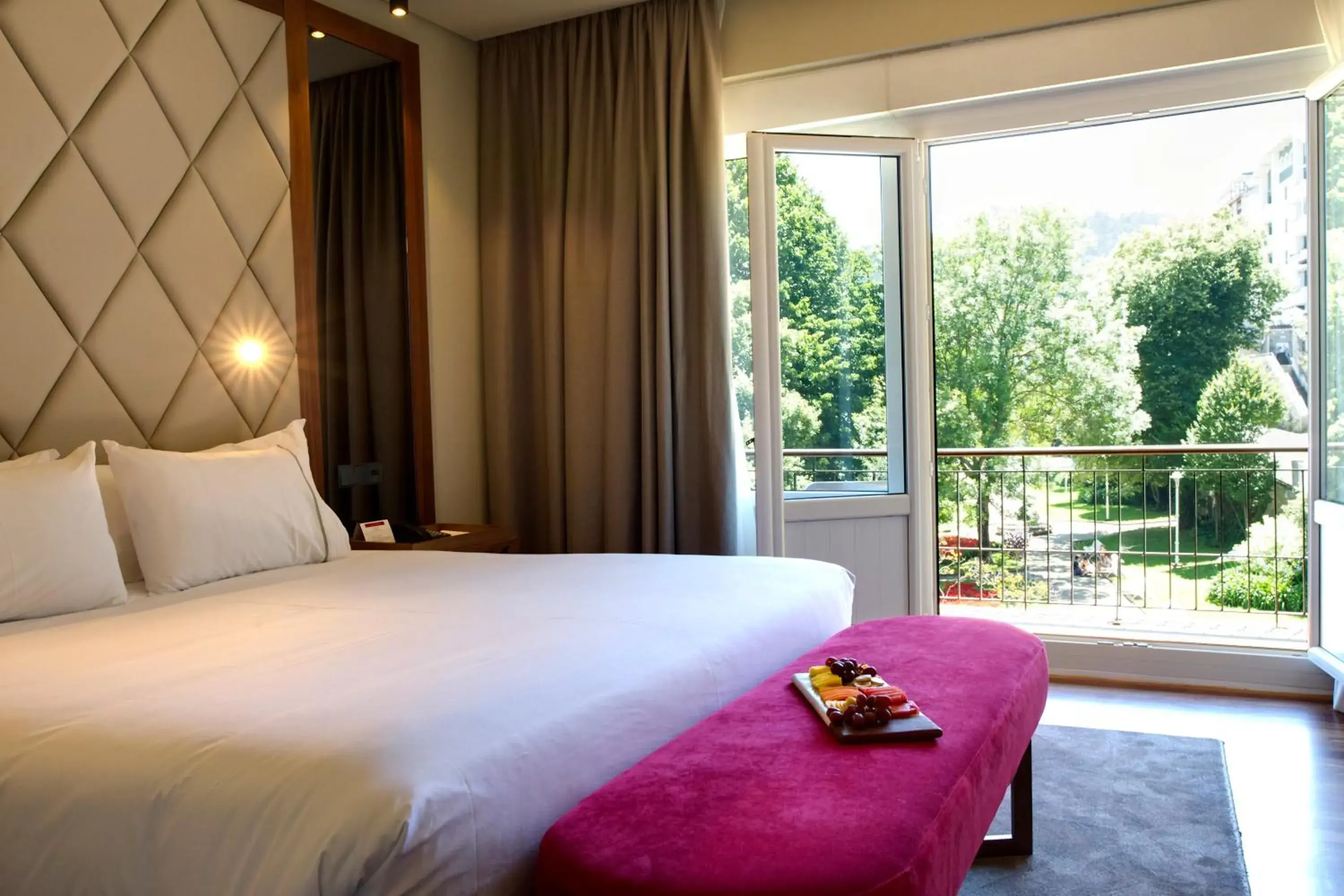 Superior Double Room with Terrace in Hotel Silken Palacio Uribarren Superior Double Room with Terrace in Hotel Silken Palacio Uribarren