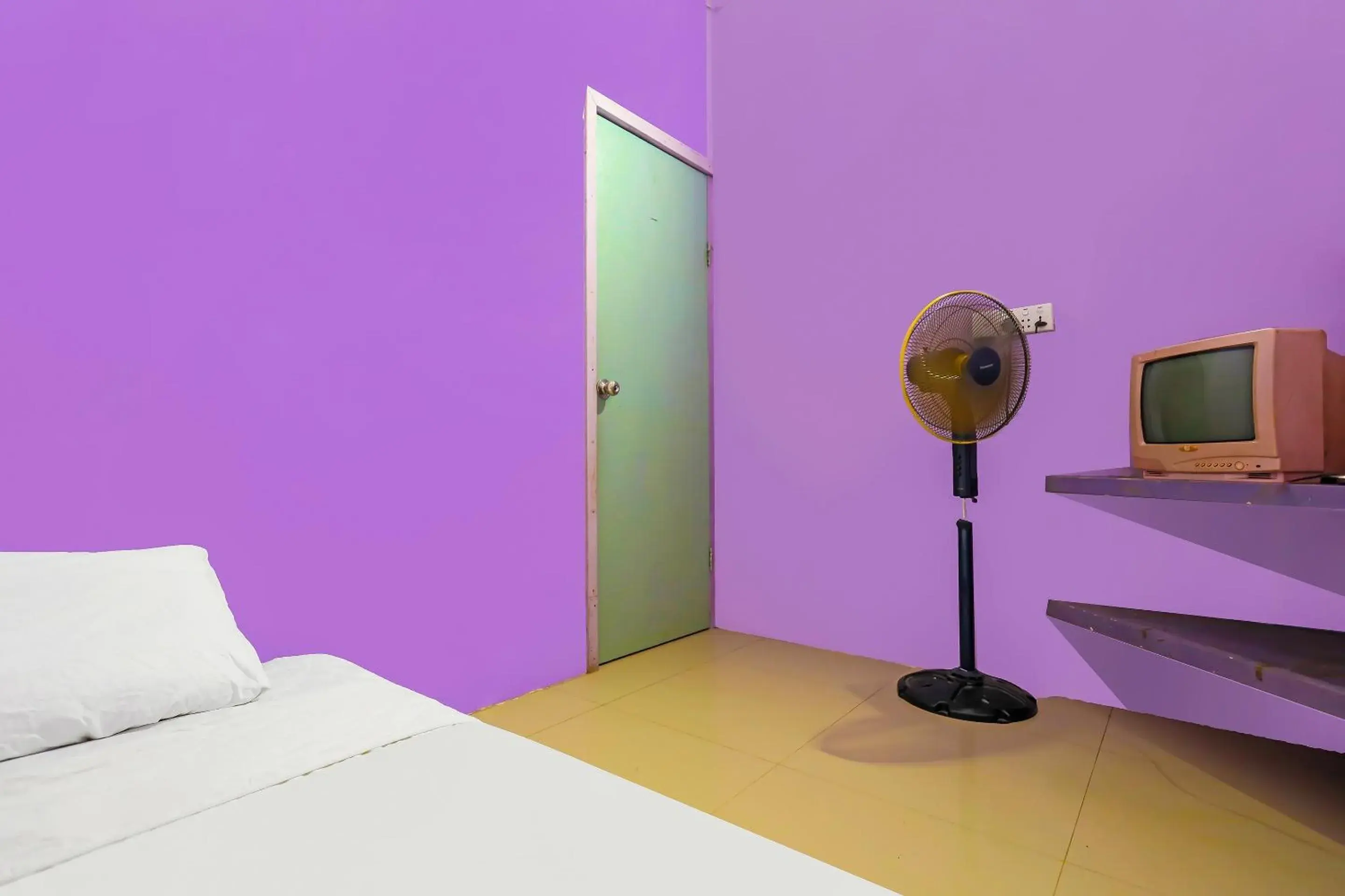 Small Single Room - single occupancy in Hotel O Fendi Homestay SyariahNearTempat Makan Pagi Sore Nohil Small Single Room - single occupancy in Hotel O Fendi Homestay SyariahNearTempat Makan Pagi Sore Nohil