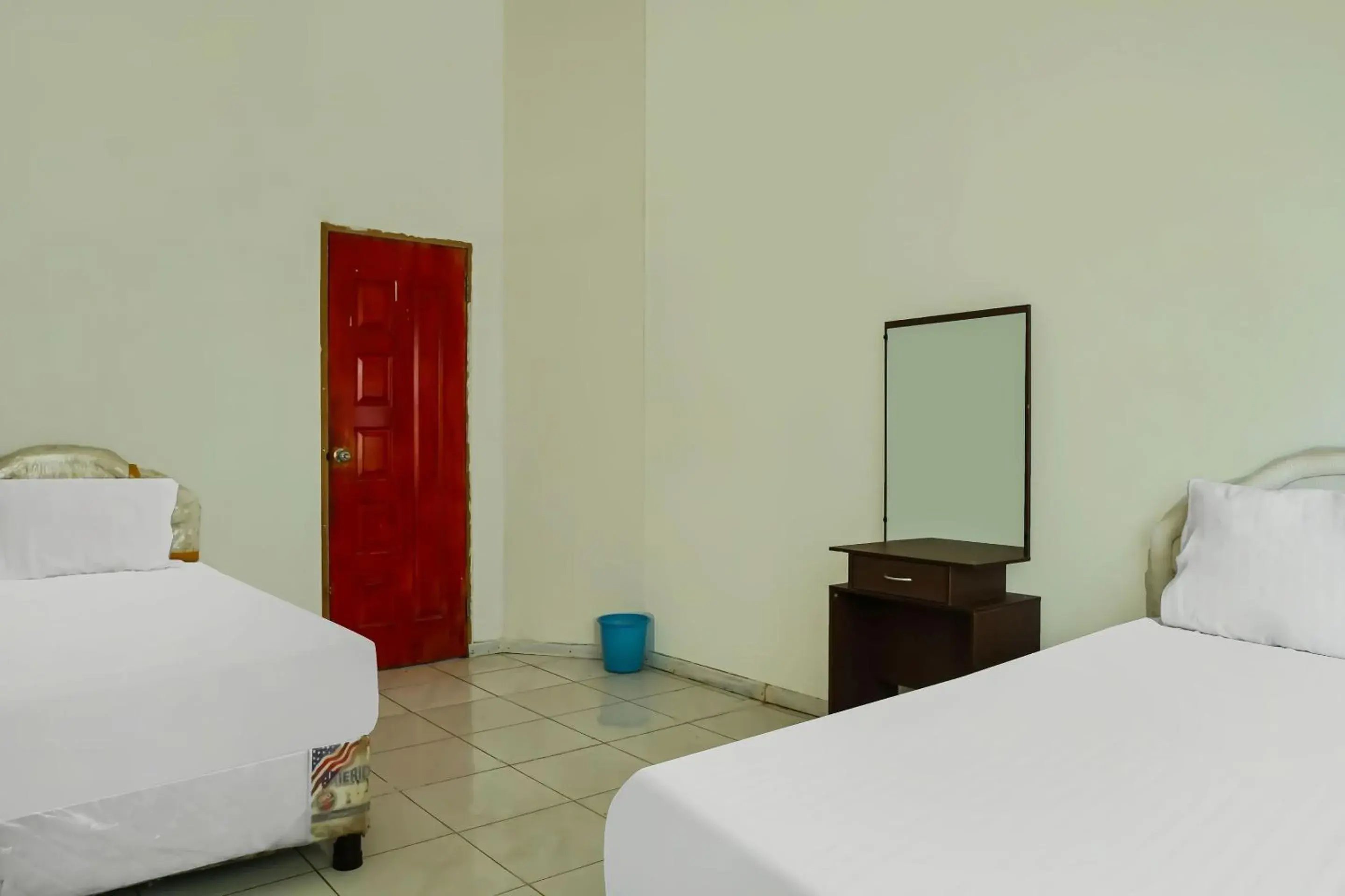 Small Twin Room in Hotel O Wilma Kost Syariah Small Twin Room in Hotel O Wilma Kost Syariah
