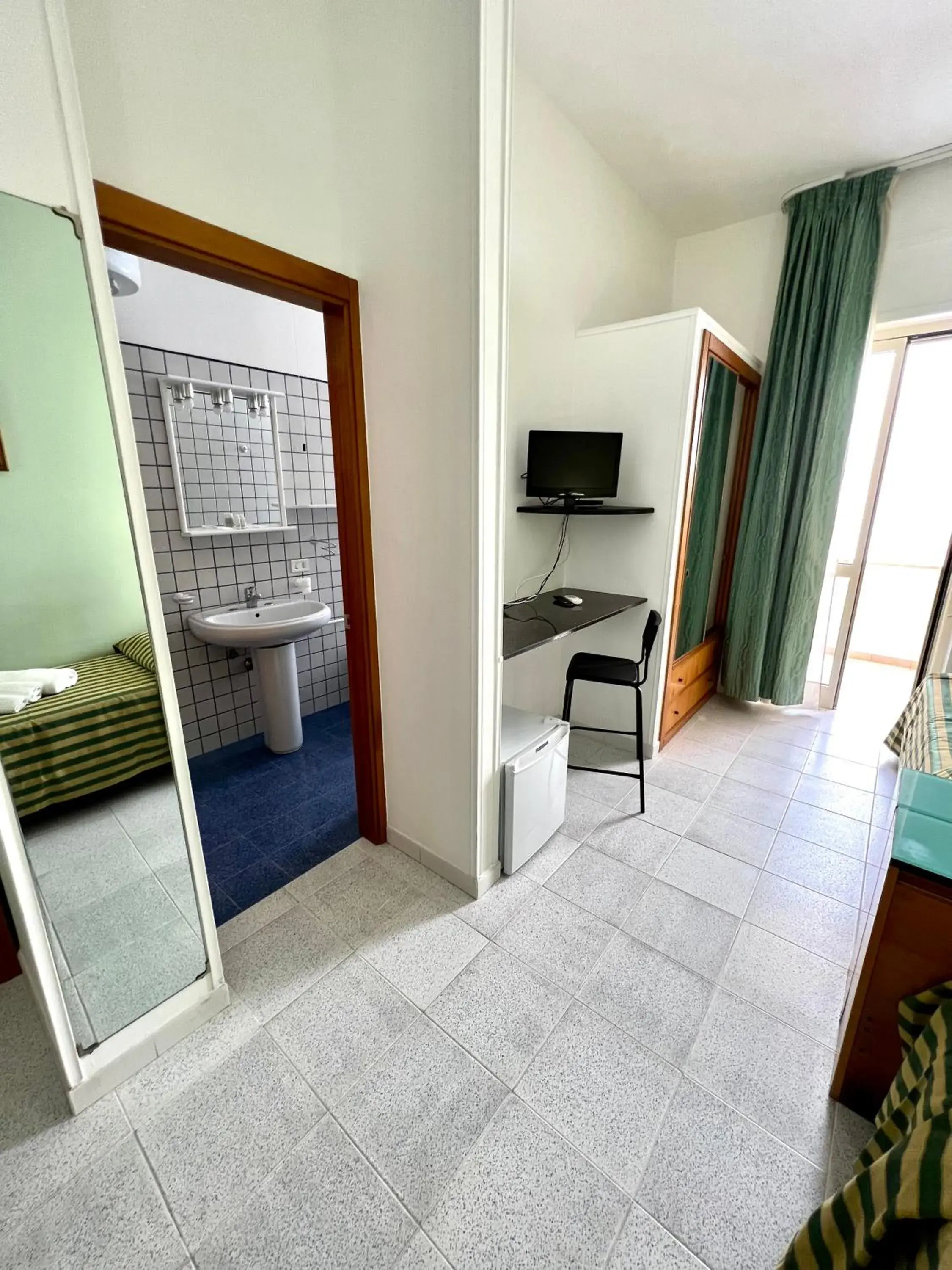 Twin Room with Balcony in Hotel Minerva Twin Room with Balcony in Hotel Minerva