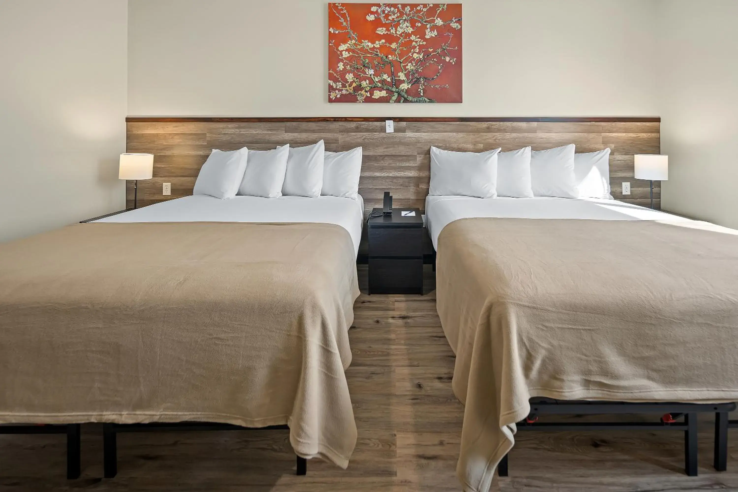 Deluxe Queen Room in Highbridge Hotel Deluxe Queen Room in Highbridge Hotel