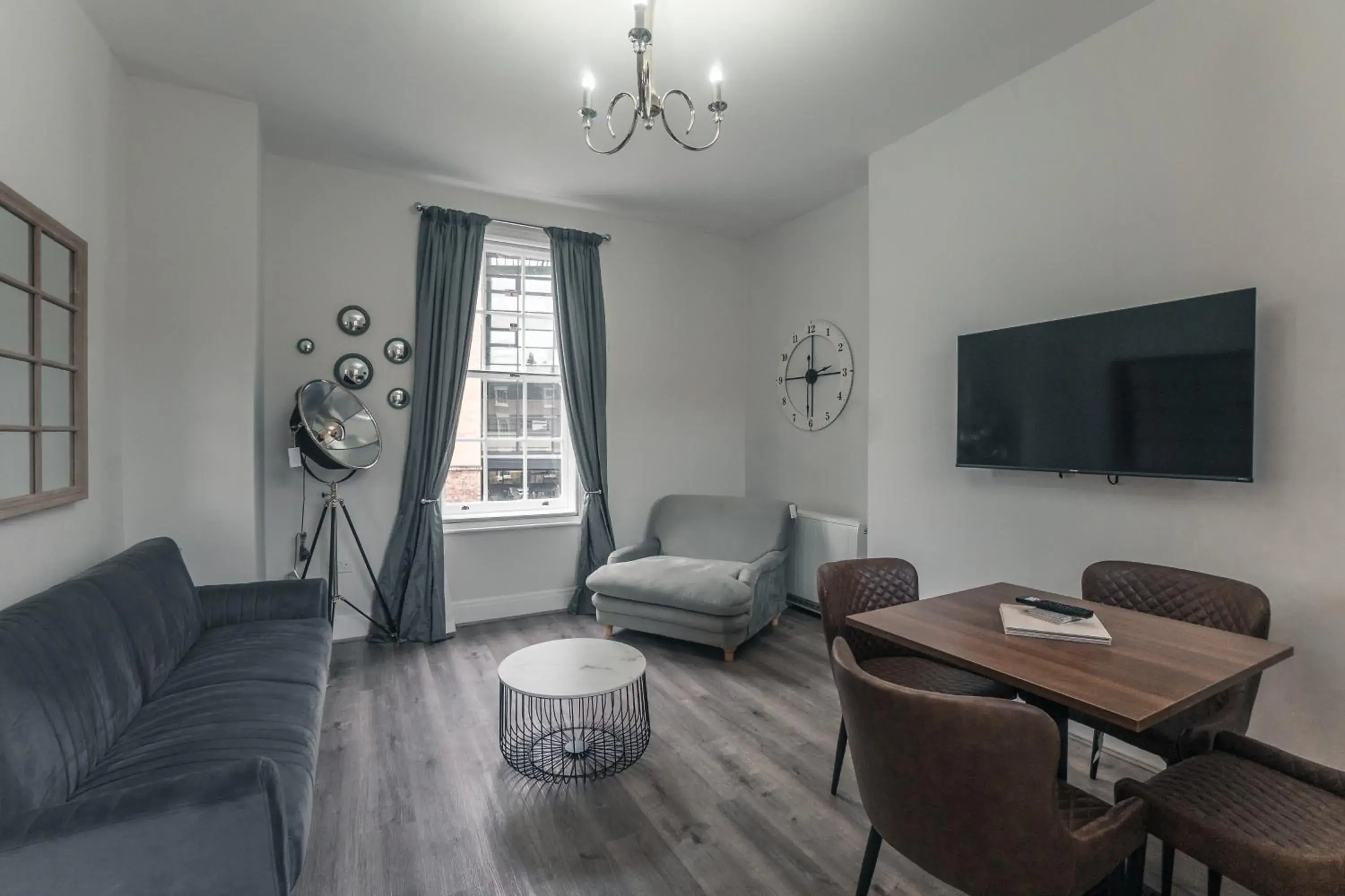 Studio Apartment in Clarence Street Town House Studio Apartment in Clarence Street Town House