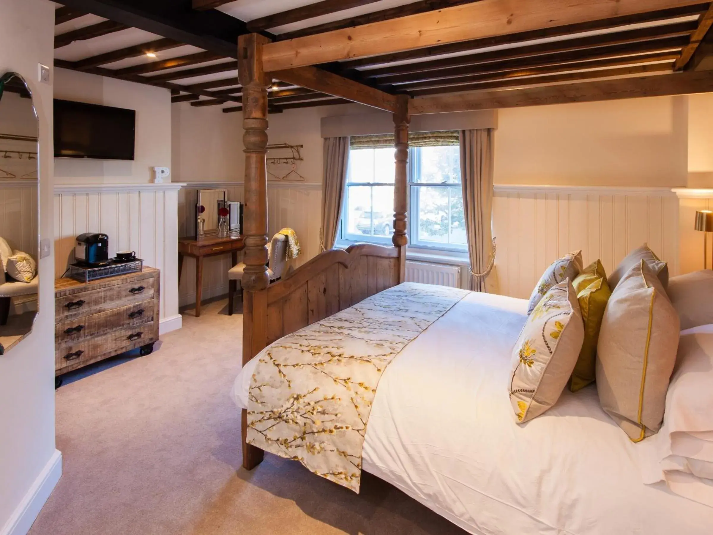 Superior King Room in The Powell Superior King Room in The Powell