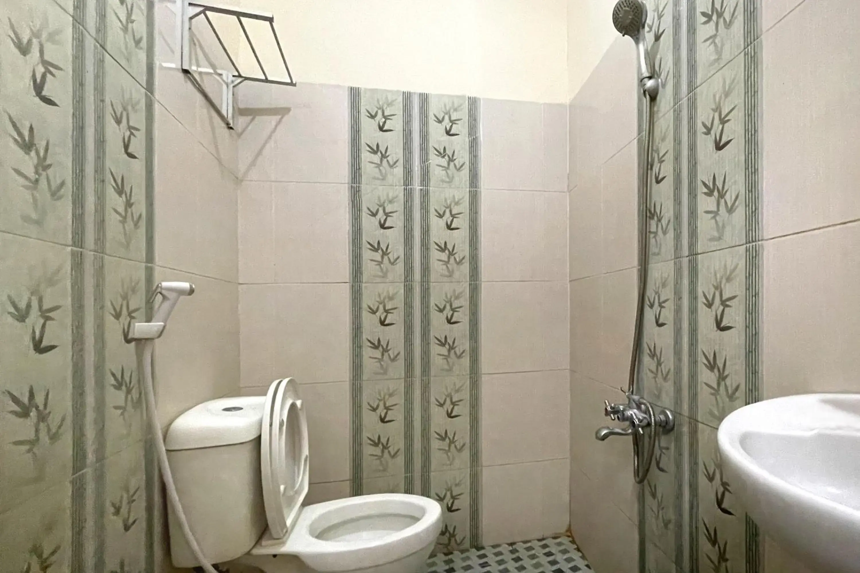 Standard Queen Room in Urbanview Hotel Harapan Palopo Standard Queen Room in Urbanview Hotel Harapan Palopo