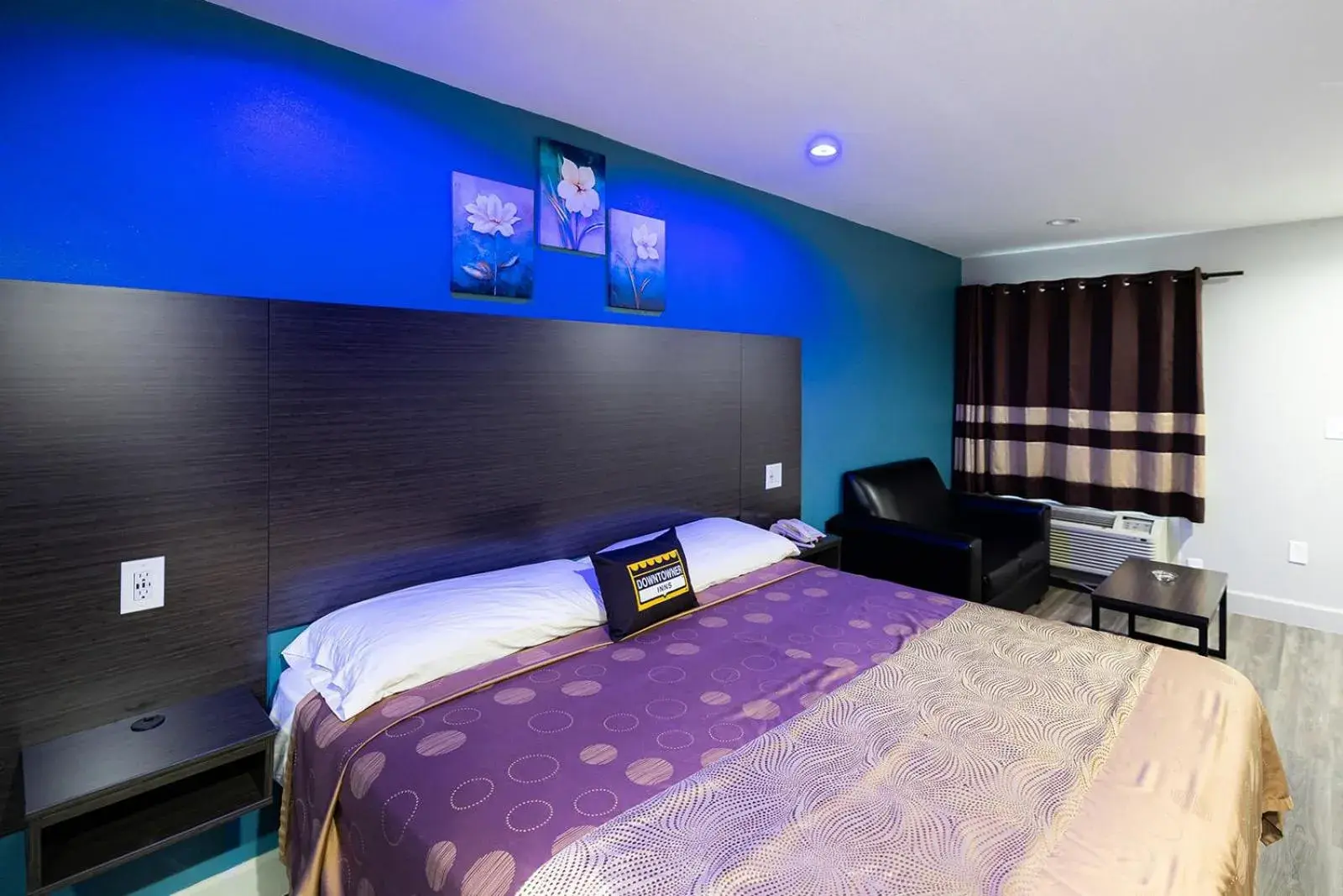 King Room in Downtowner Inns - Houston Downtown & Convention Center King Room in Downtowner Inns - Houston Downtown & Convention Center