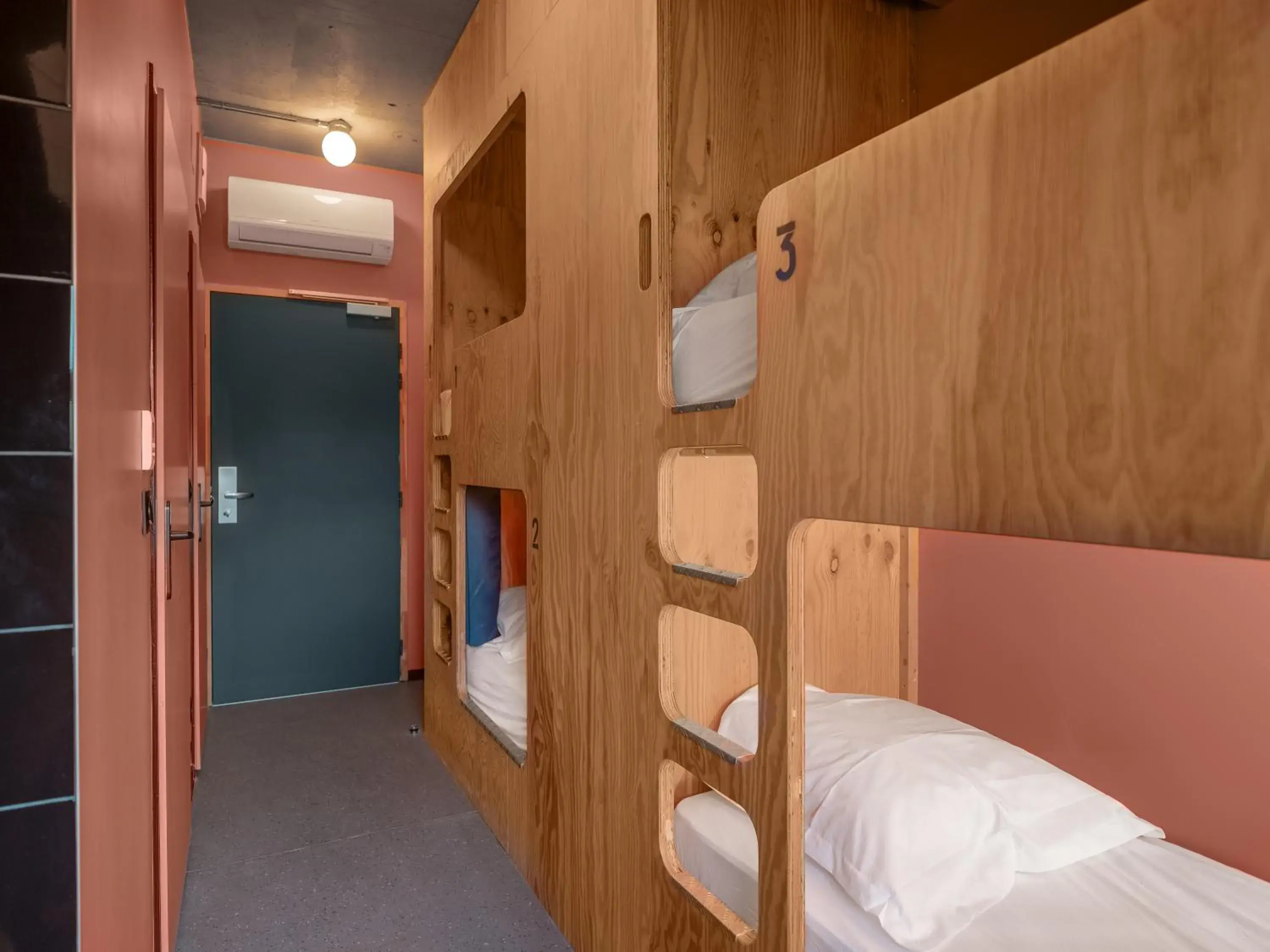 EkloDormitory for 6 with Private Bathroom in Eklo Paris Expo Porte de Versailles EkloDormitory for 6 with Private Bathroom in Eklo Paris Expo Porte de Versailles