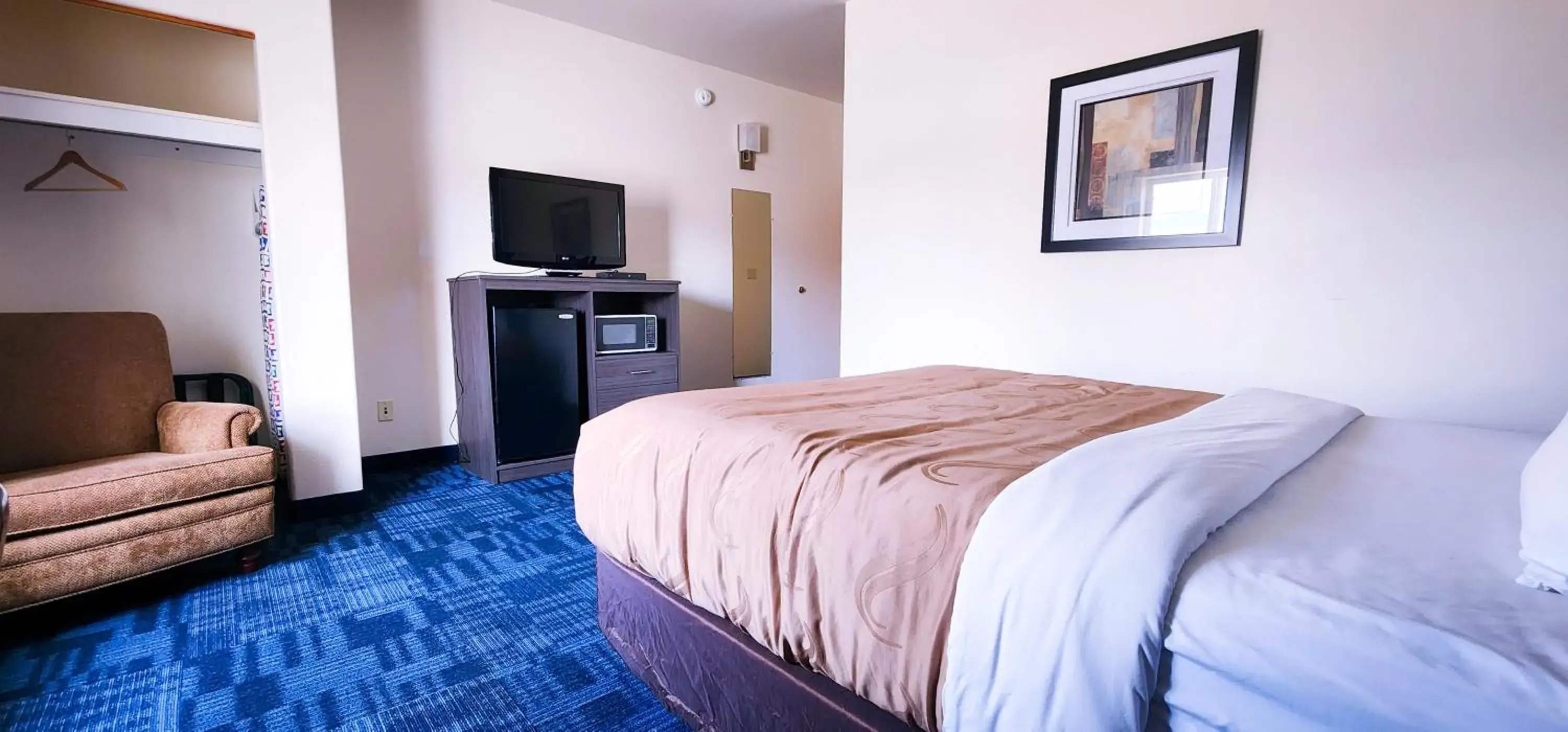 1 Queen Bed- Non-Smoking in Helena Inn - Airport 1 Queen Bed- Non-Smoking in Helena Inn - Airport