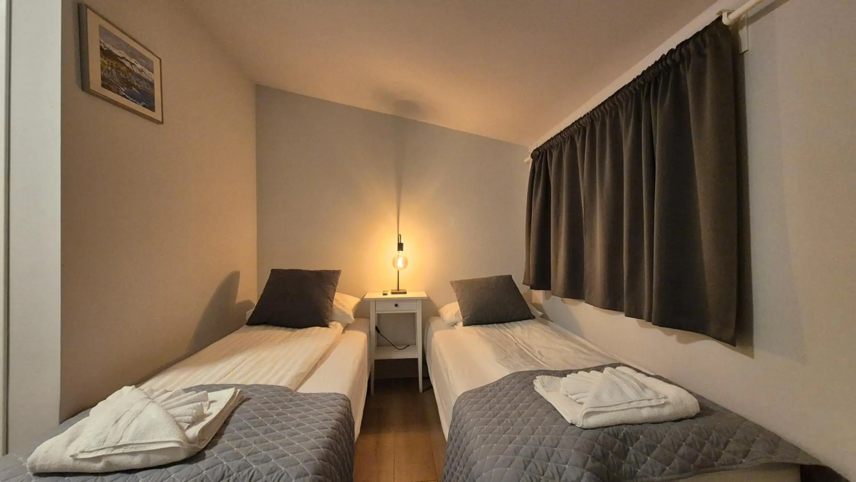 Budget Twin Room in Kirkjufell Hotel by Snæfellsnes Peninsula West Iceland - Grundarfjordur Budget Twin Room in Kirkjufell Hotel by Snæfellsnes Peninsula West Iceland - Grundarfjordur