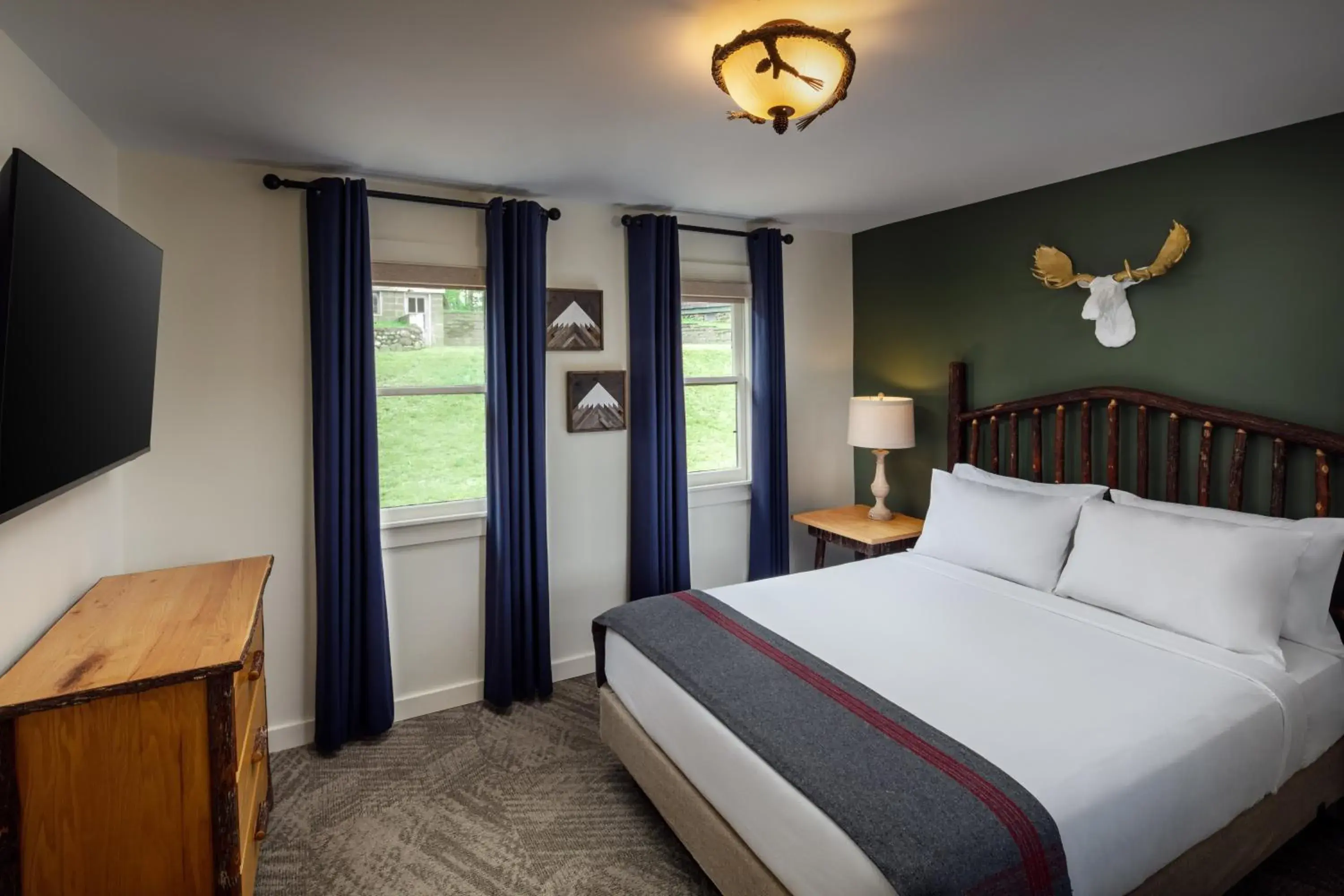 One-Bedroom Suite in Lodge at Schroon Lake One-Bedroom Suite in Lodge at Schroon Lake