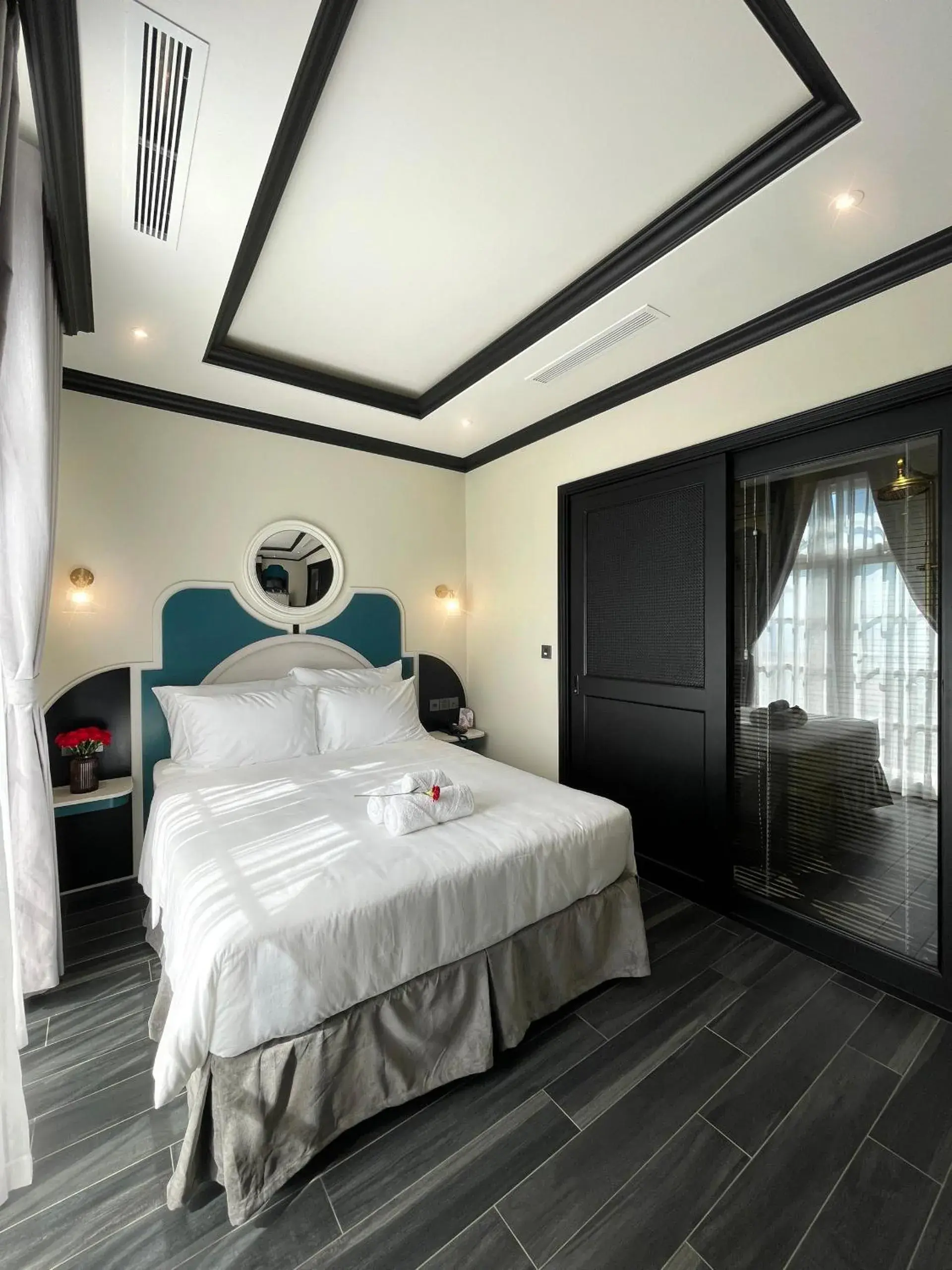 Deluxe Double Room with Sea View in Le Bonheur Hotel Deluxe Double Room with Sea View in Le Bonheur Hotel