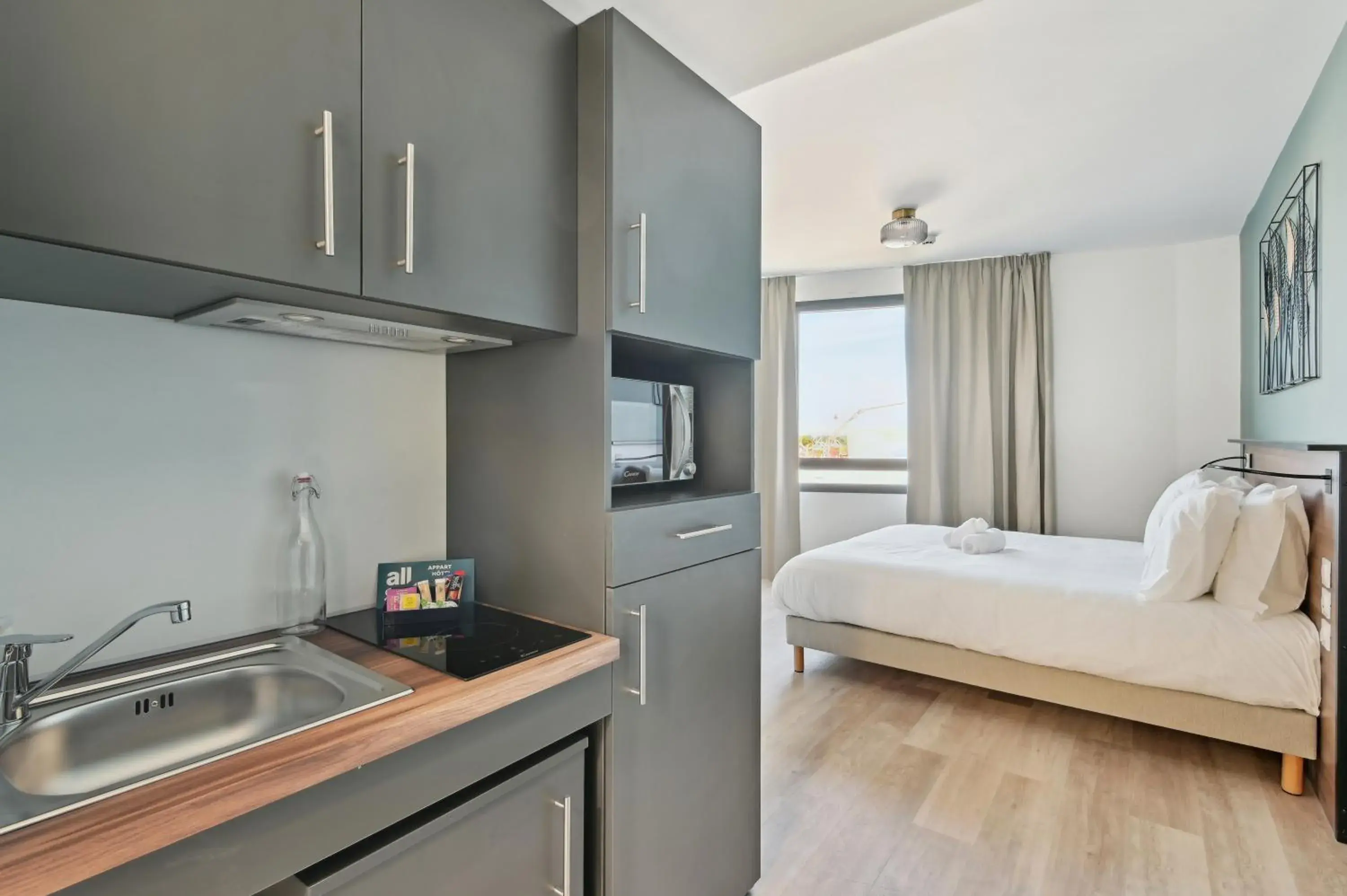 Studio - Disability Access in All Suites Paris Ouest Colombes Studio - Disability Access in All Suites Paris Ouest Colombes