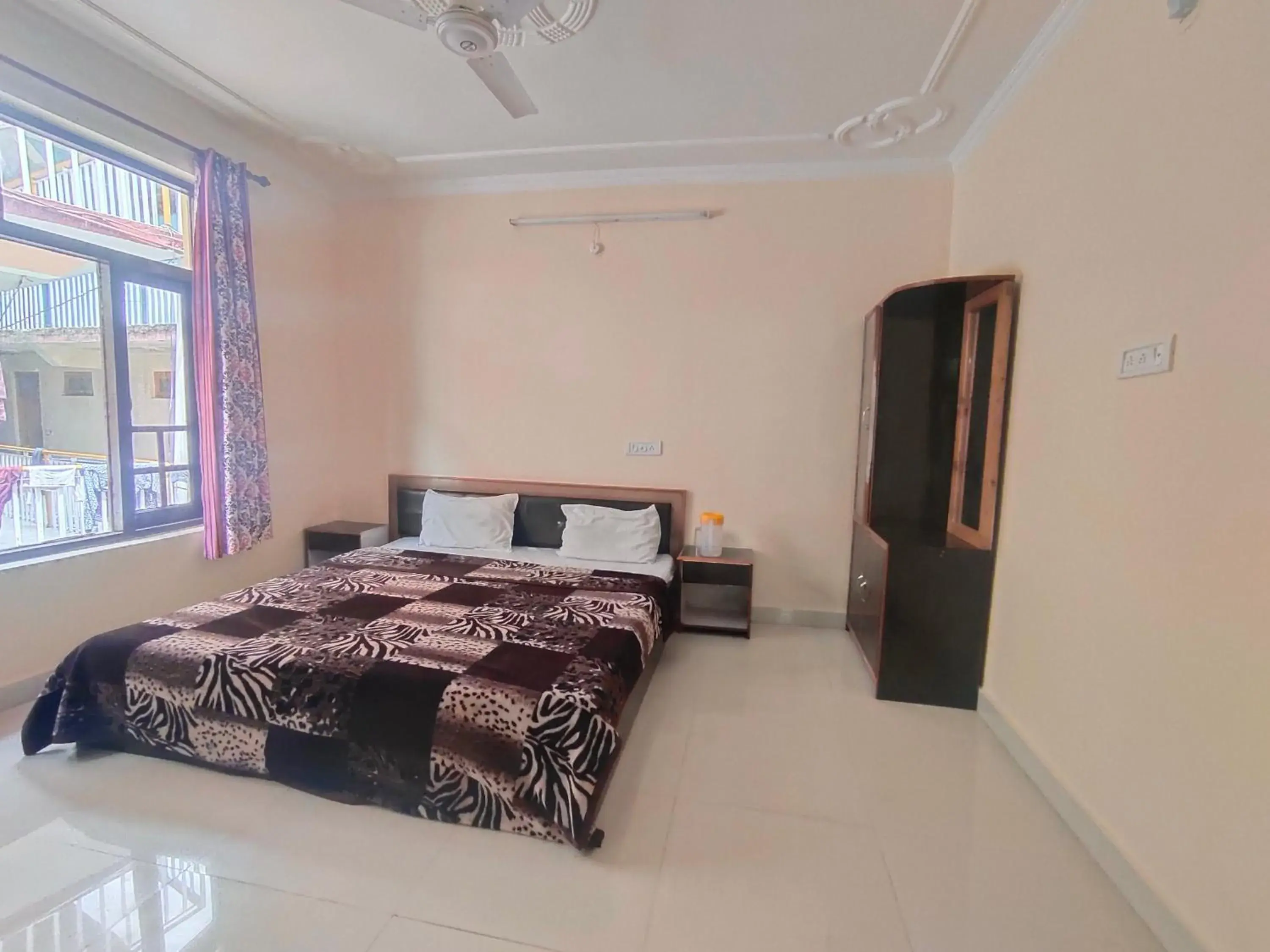 Quadruple Room with Balcony in RNB Mcleodganj Quadruple Room with Balcony in RNB Mcleodganj