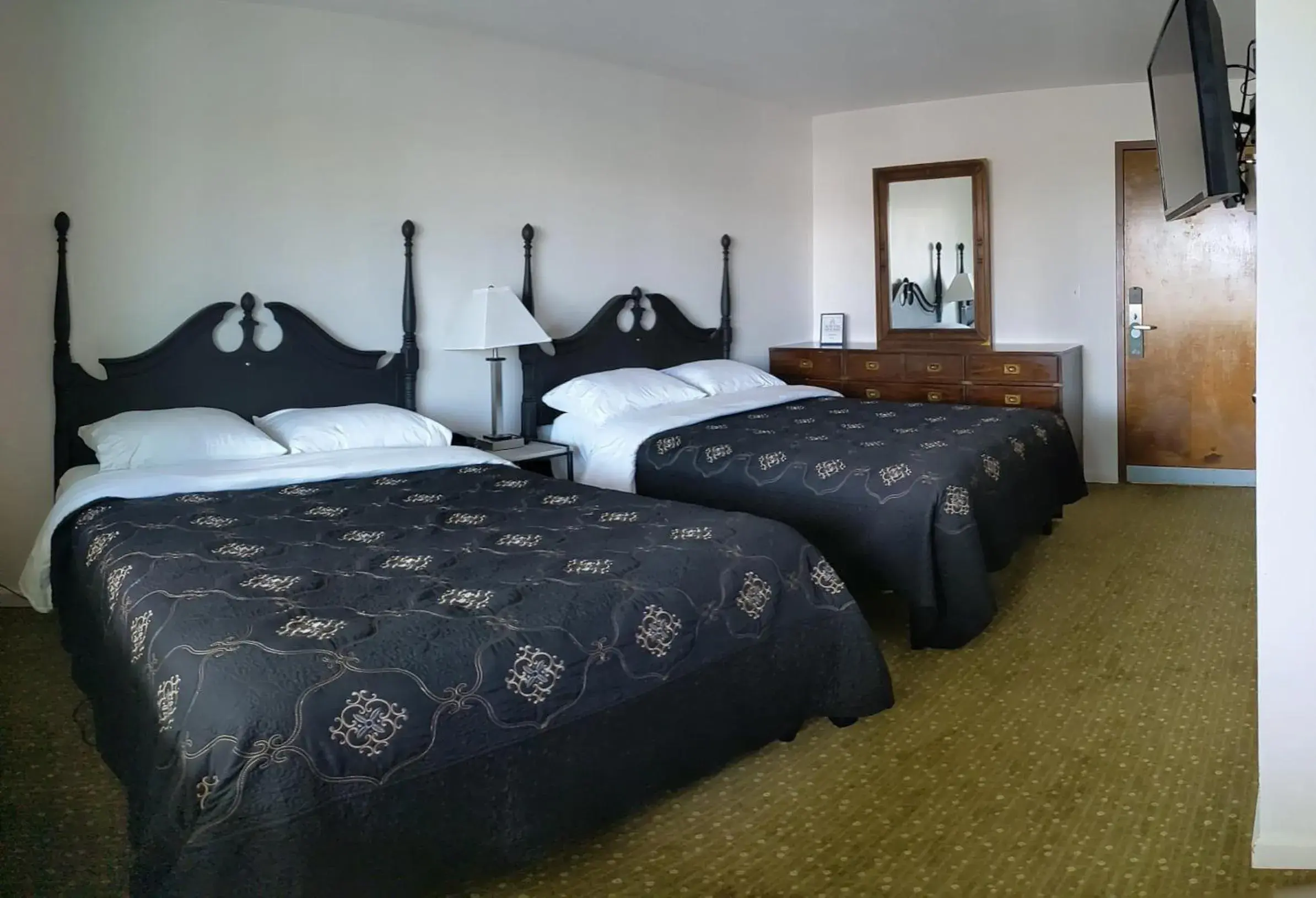 Double Room - Disability Access in South Side Inn - Burlington Double Room - Disability Access in South Side Inn - Burlington