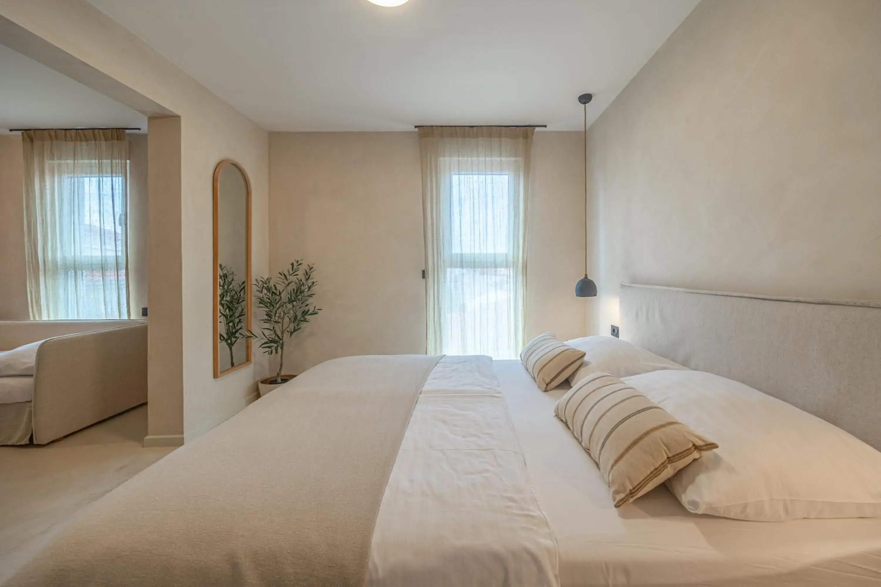 King Room with Balcony in lo͝or luxury retreat King Room with Balcony in lo͝or luxury retreat