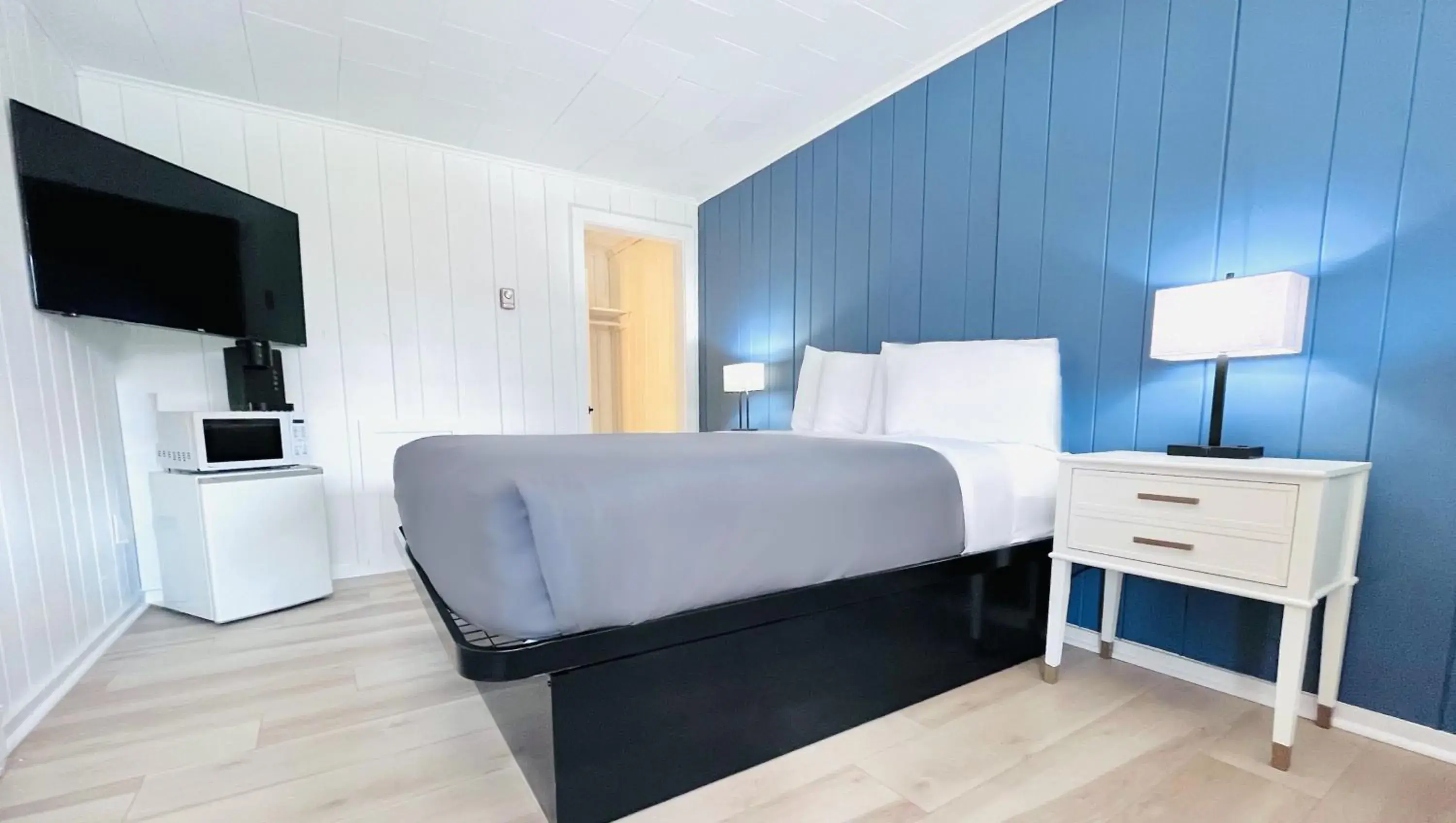 One Queen Bed Nonsmoking Northside in Motel Luzerne One Queen Bed Nonsmoking Northside in Motel Luzerne