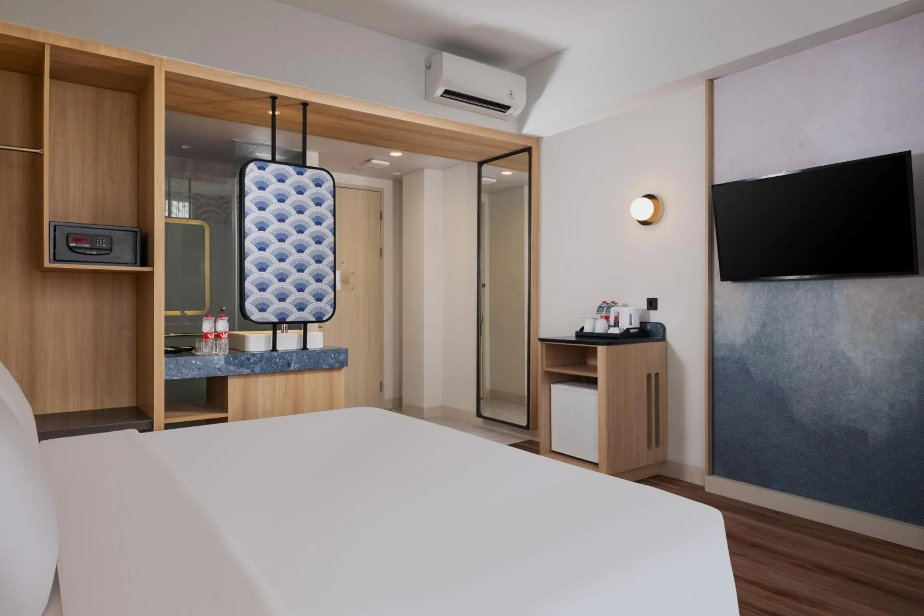 Deluxe Double Room in Hotel Santika PasirKaliki Deluxe Double Room in Hotel Santika PasirKaliki