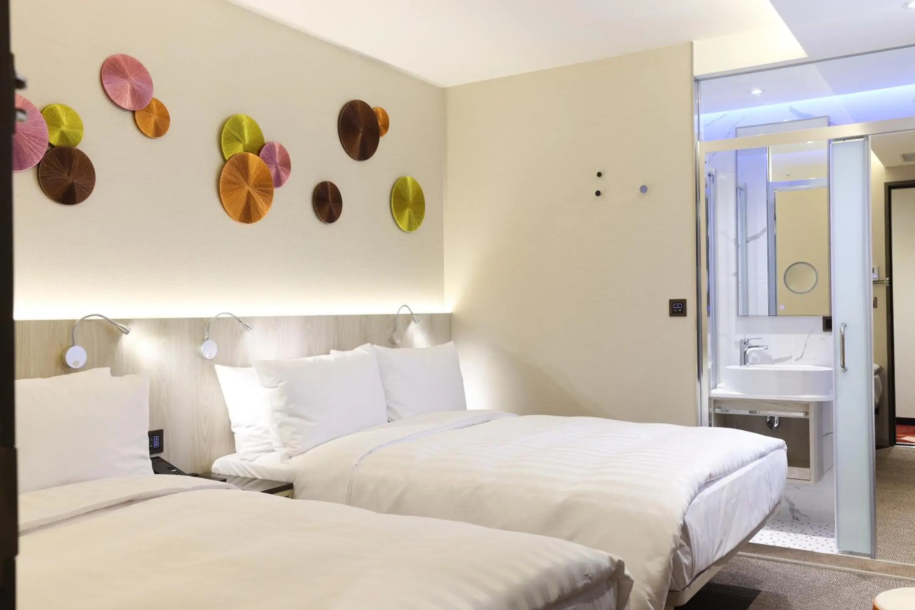 Quadruple Room with Shower in Royal Jade Boutique Hotel Quadruple Room with Shower in Royal Jade Boutique Hotel