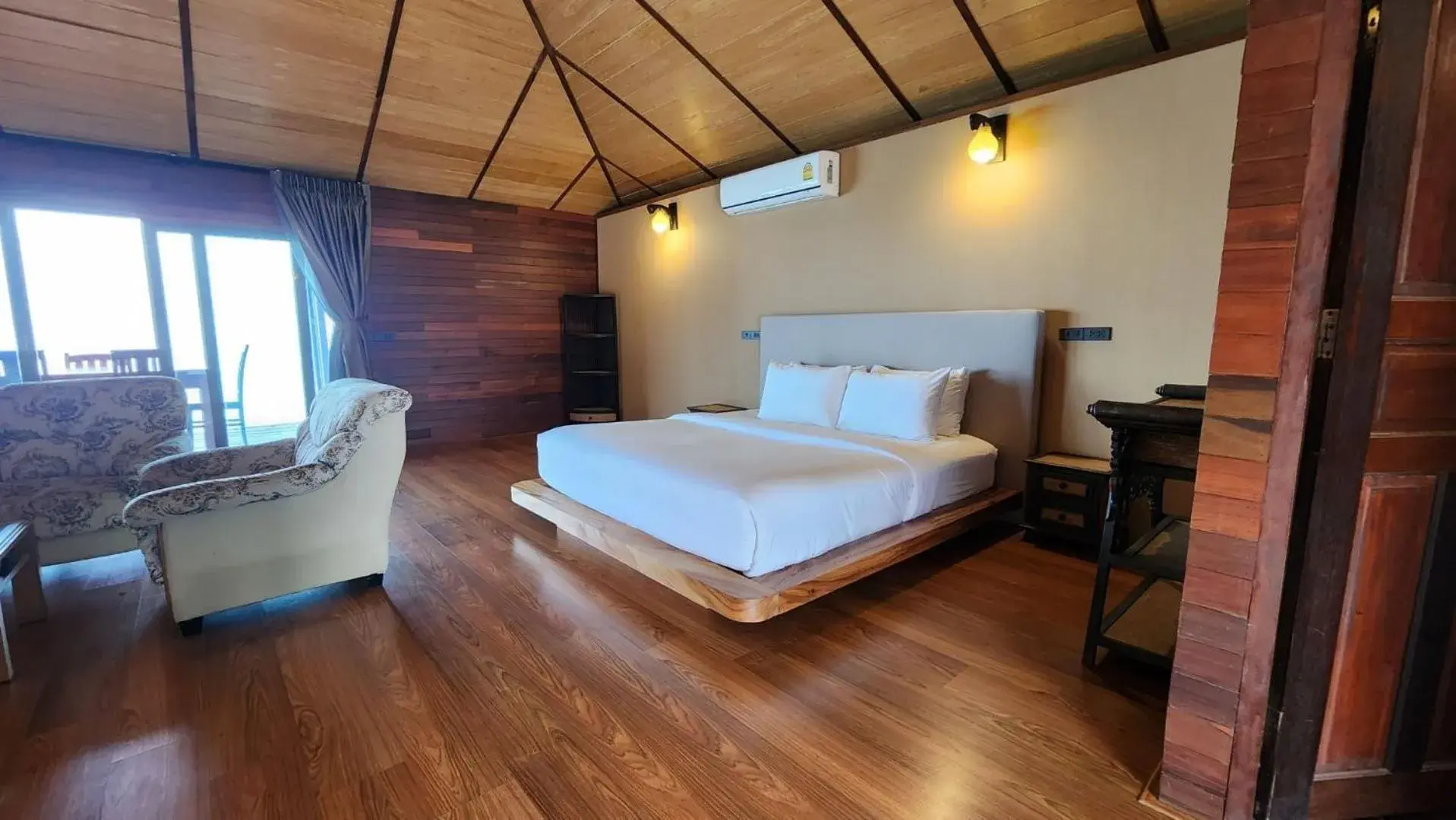 Deluxe Double Room with Lake View in Ruknam Resort Deluxe Double Room with Lake View in Ruknam Resort