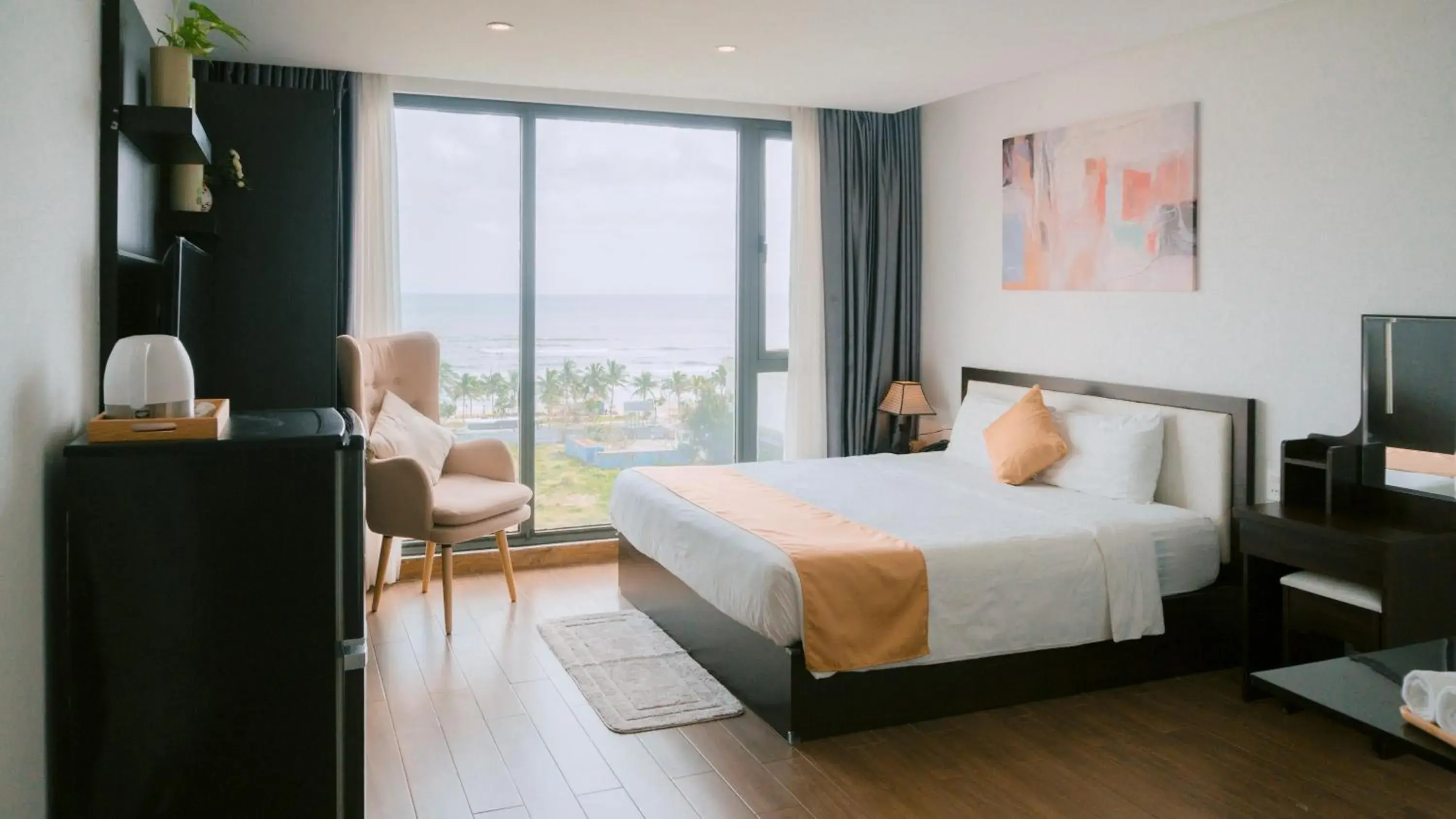 Deluxe Double Room with Sea View in Horizon Front Beach Hotel Danang Deluxe Double Room with Sea View in Horizon Front Beach Hotel Danang