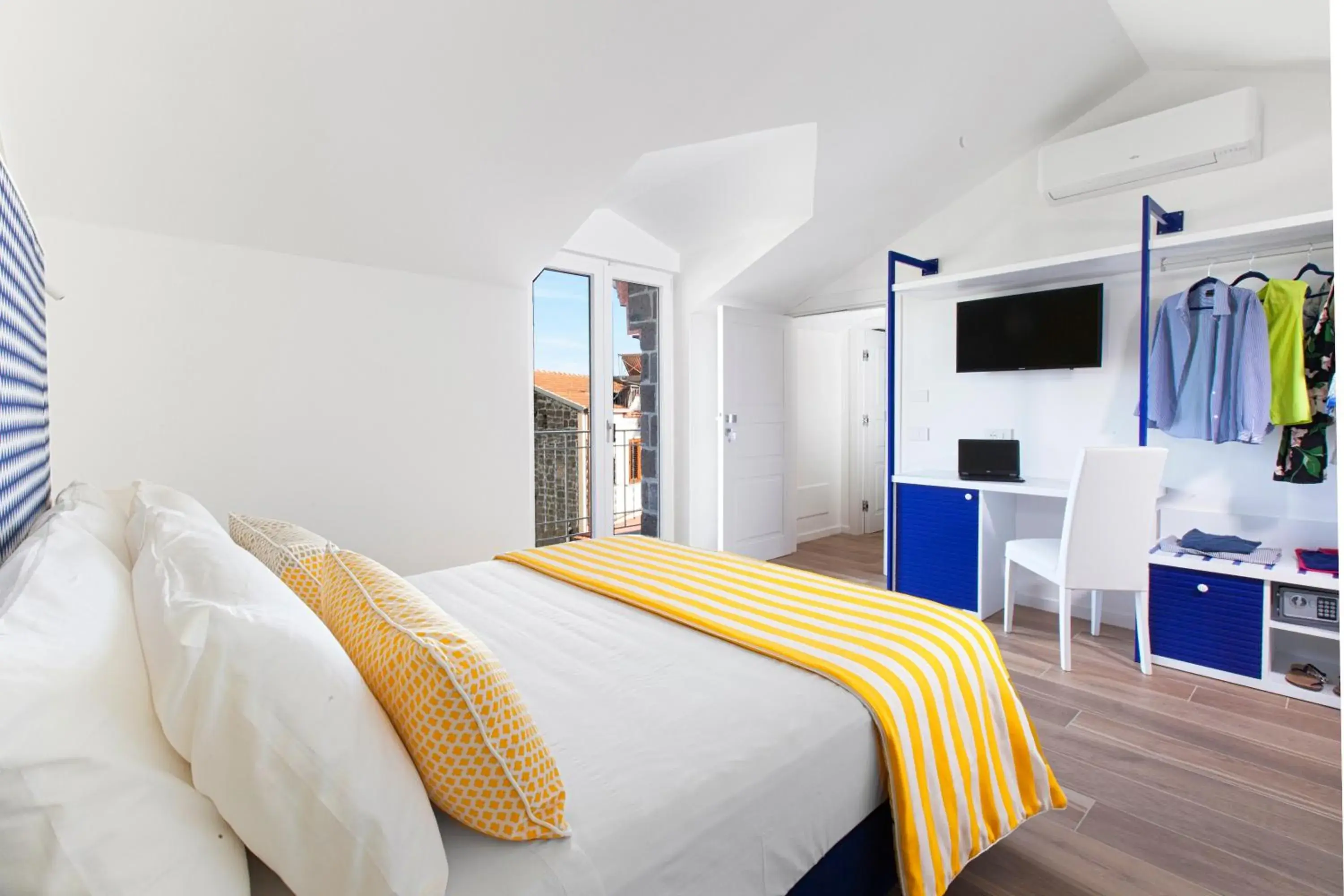 Deluxe Double Room with Balcony and Sea View in YourHome - Relais Loggia Li Galli Deluxe Double Room with Balcony and Sea View in YourHome - Relais Loggia Li Galli