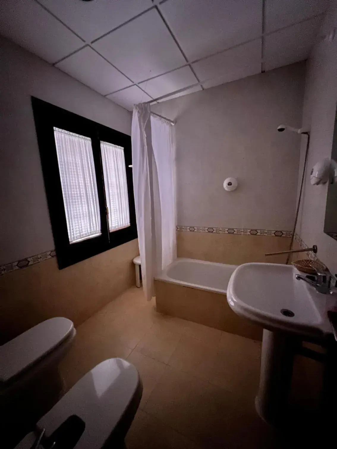 Triple Room with Bathroom in Hotel Las Tablas Triple Room with Bathroom in Hotel Las Tablas