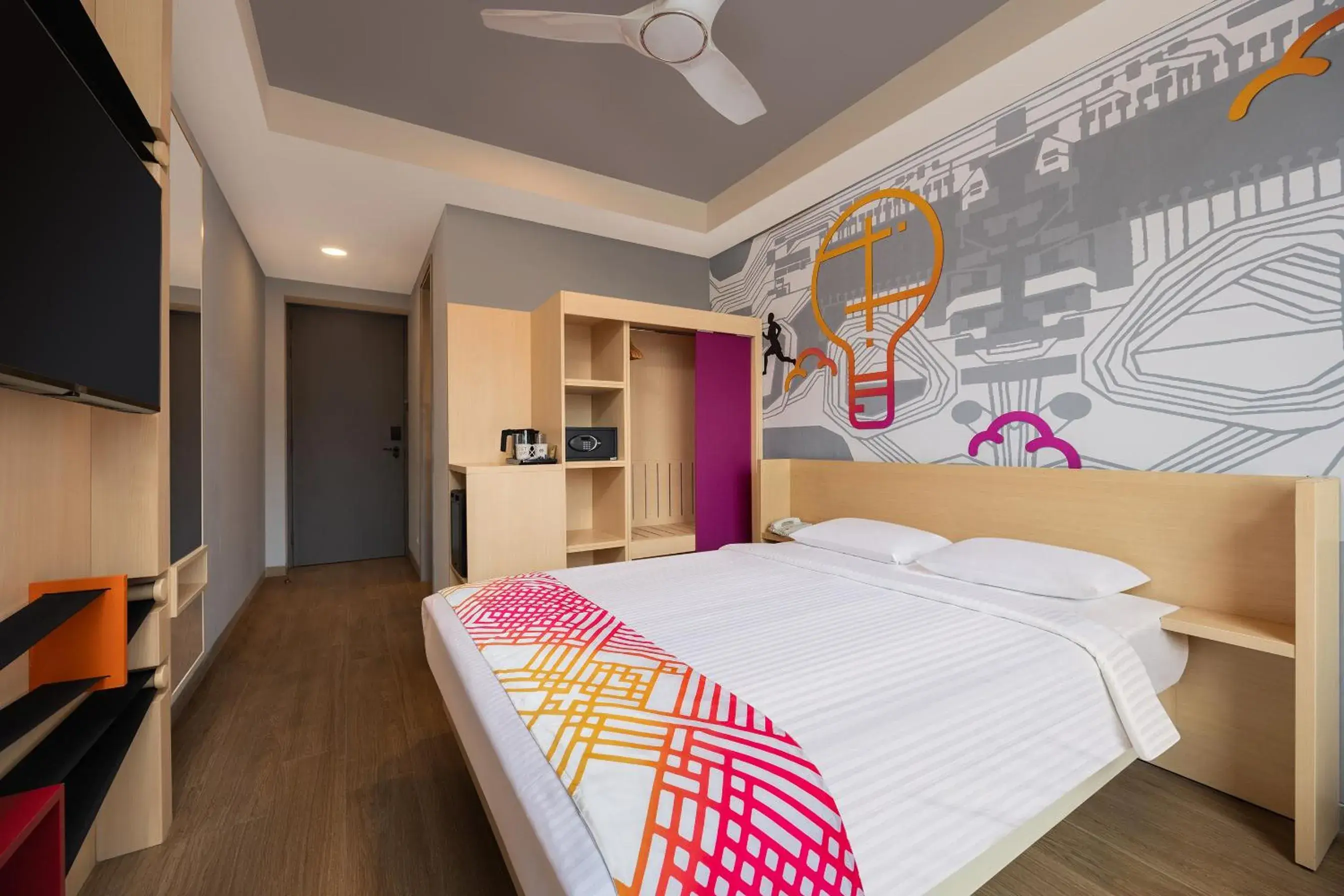 Luxe Queen Room - single occupancy in Ginger Noida Sector 133 Luxe Queen Room - single occupancy in Ginger Noida Sector 133