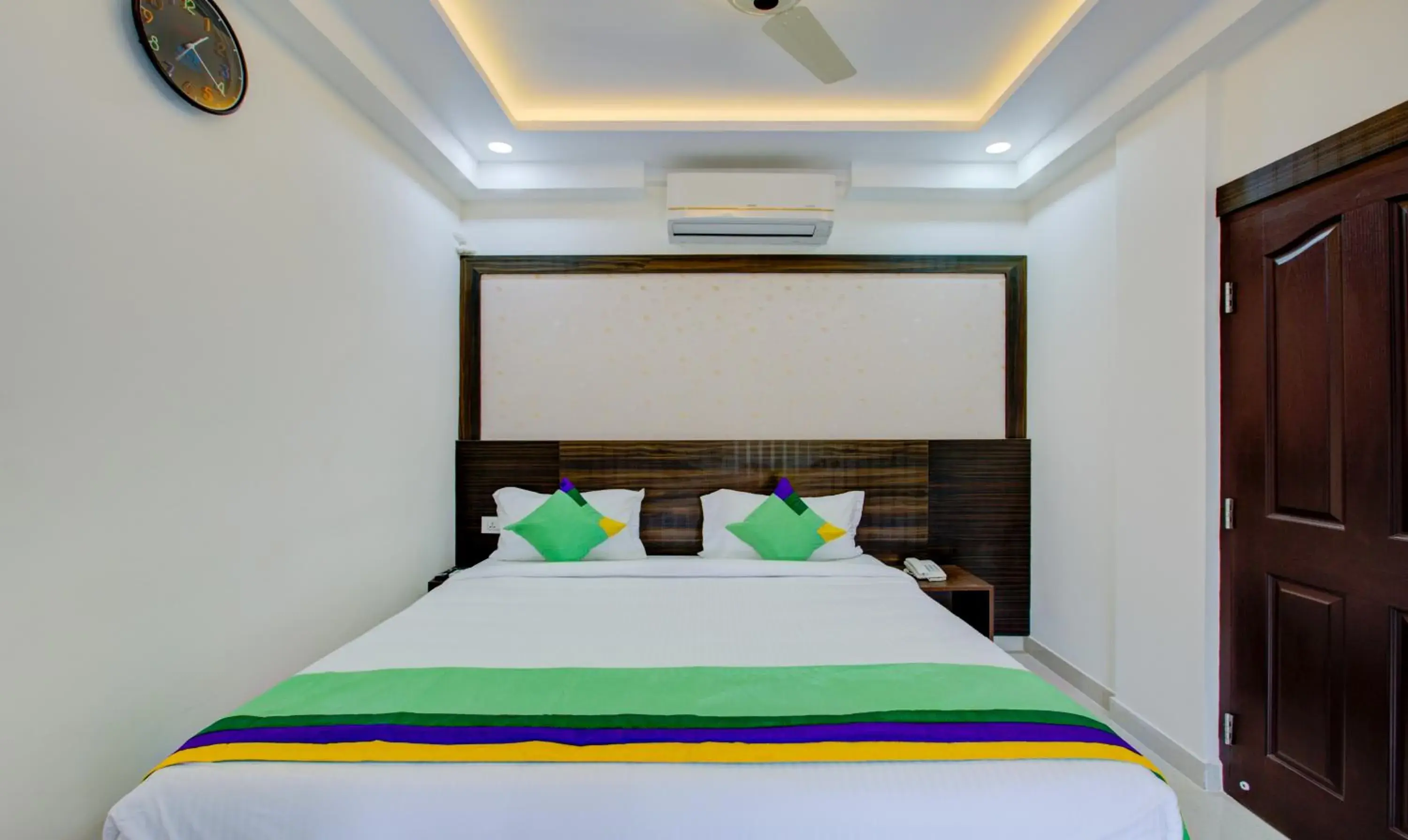 Economy Room With King Bed - single occupancy in Treebo Love Shore Residency, Near Lakeshore Hospital Economy Room With King Bed - single occupancy in Treebo Love Shore Residency, Near Lakeshore Hospital