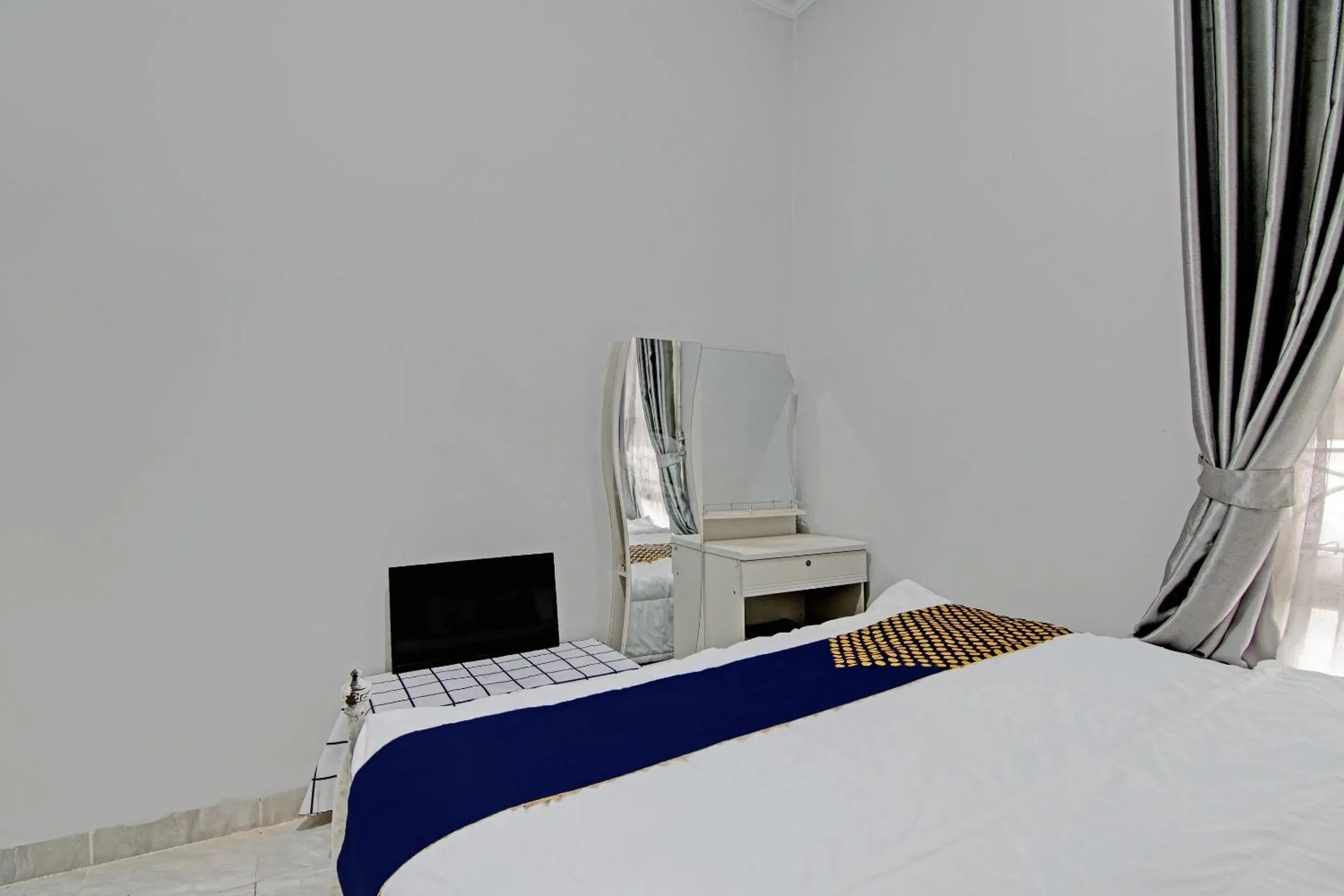 Budget Double Room in Hotel O Teguh Homestay Syariah Budget Double Room in Hotel O Teguh Homestay Syariah